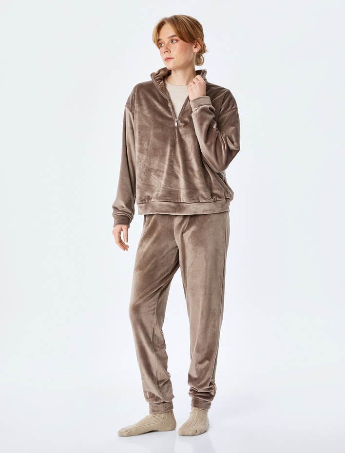  Sıcak Tutan Uzun Kollu Dik Yaka Yarım Fermuar Detaylı Kadife Pijama Üstü