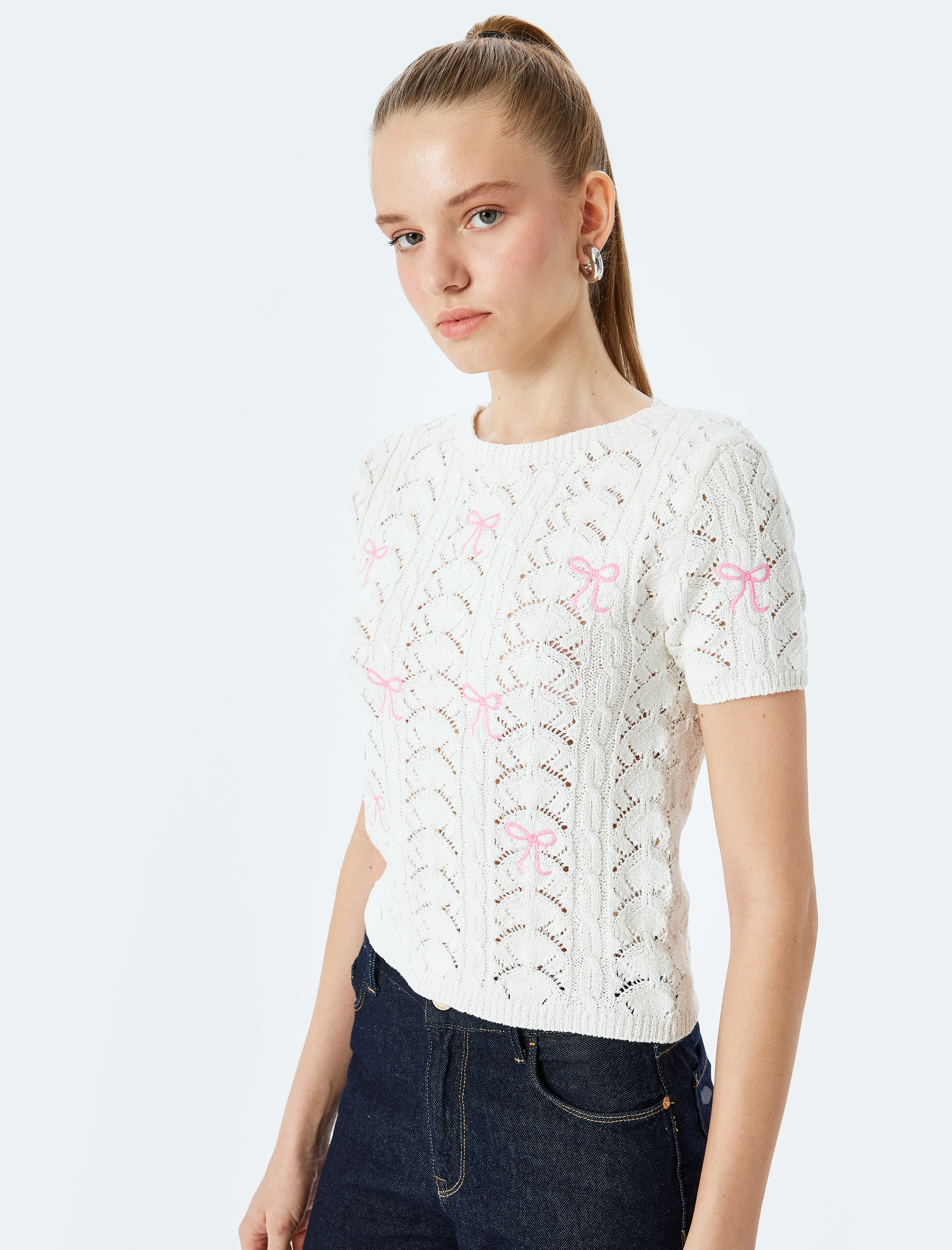 Koton Kadın Fiyonklu Kısa Kollu Ajurlu Slim Fit Bisiklet Yaka Triko Kazak -1