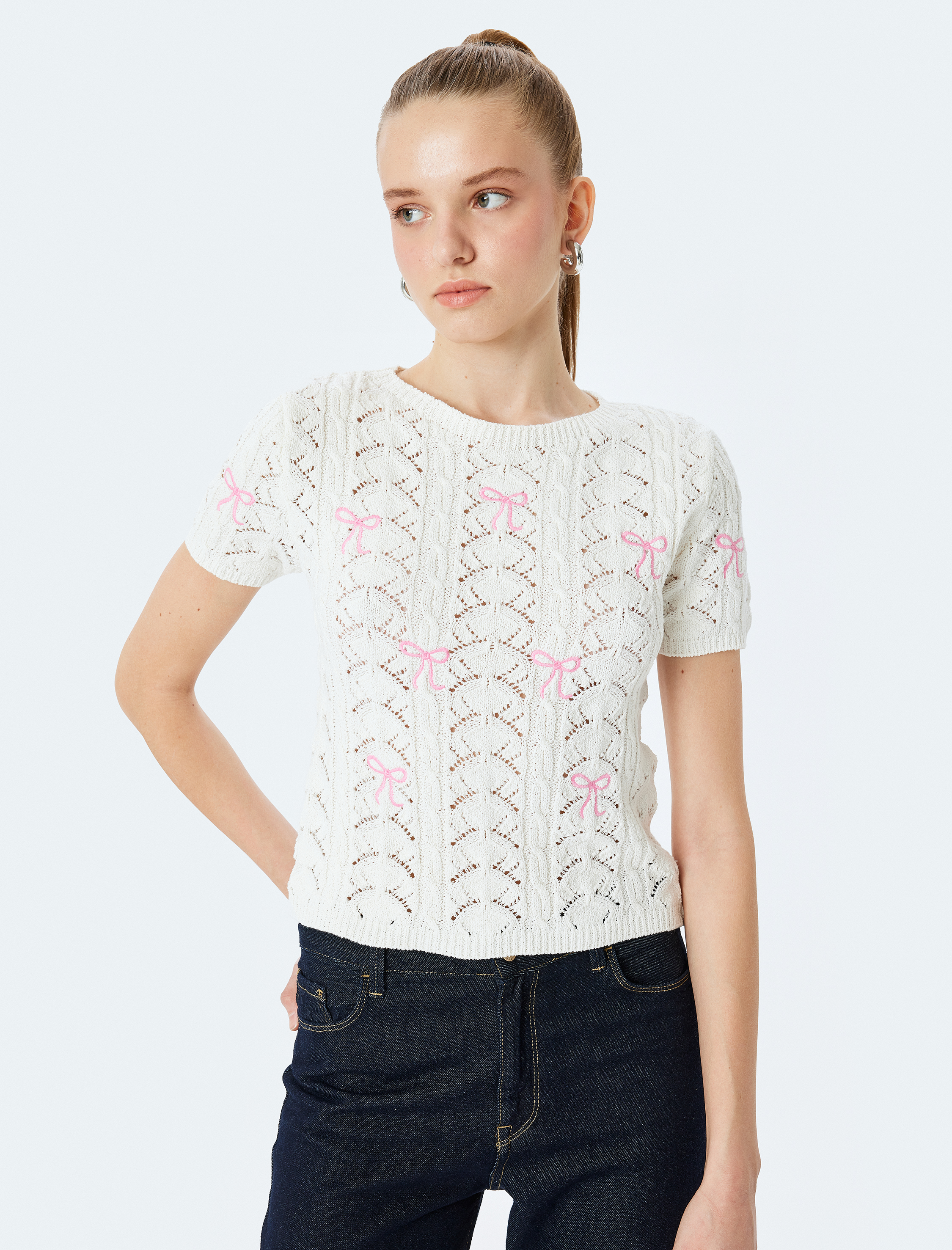 Fiyonklu Kısa Kollu Ajurlu Slim Fit Bisiklet Yaka Triko Kazak