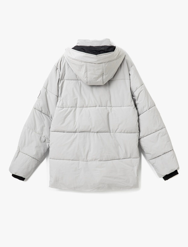 Baskılı Kapaklı Cep Detaylı Slim Fit Kapüşonlu Şişme Mont_1