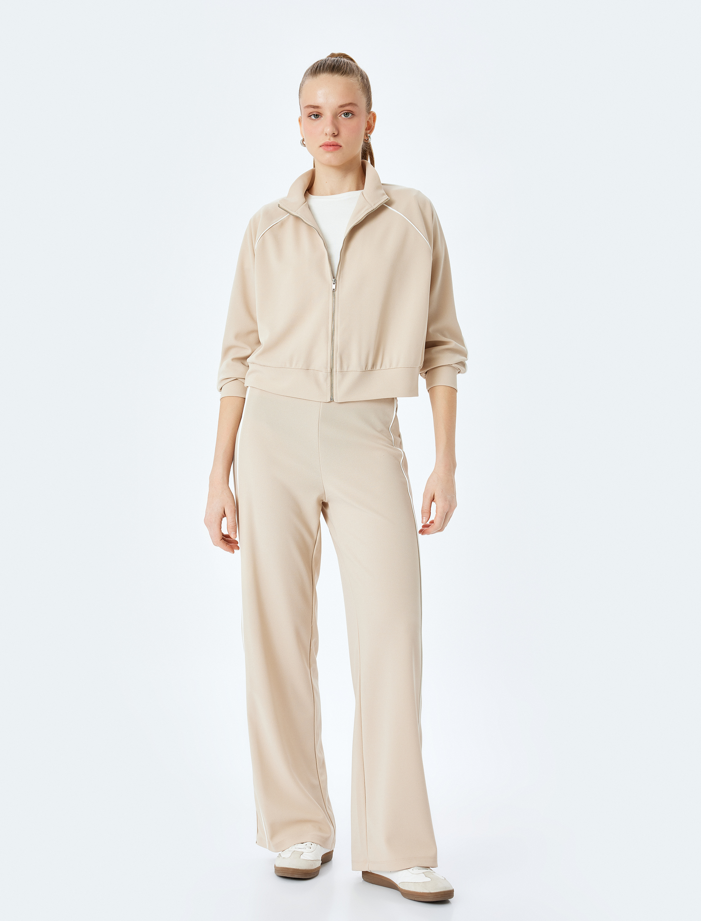   Dik Yaka Uzun Kollu Fermuarlı Biyeli Sweatshirt