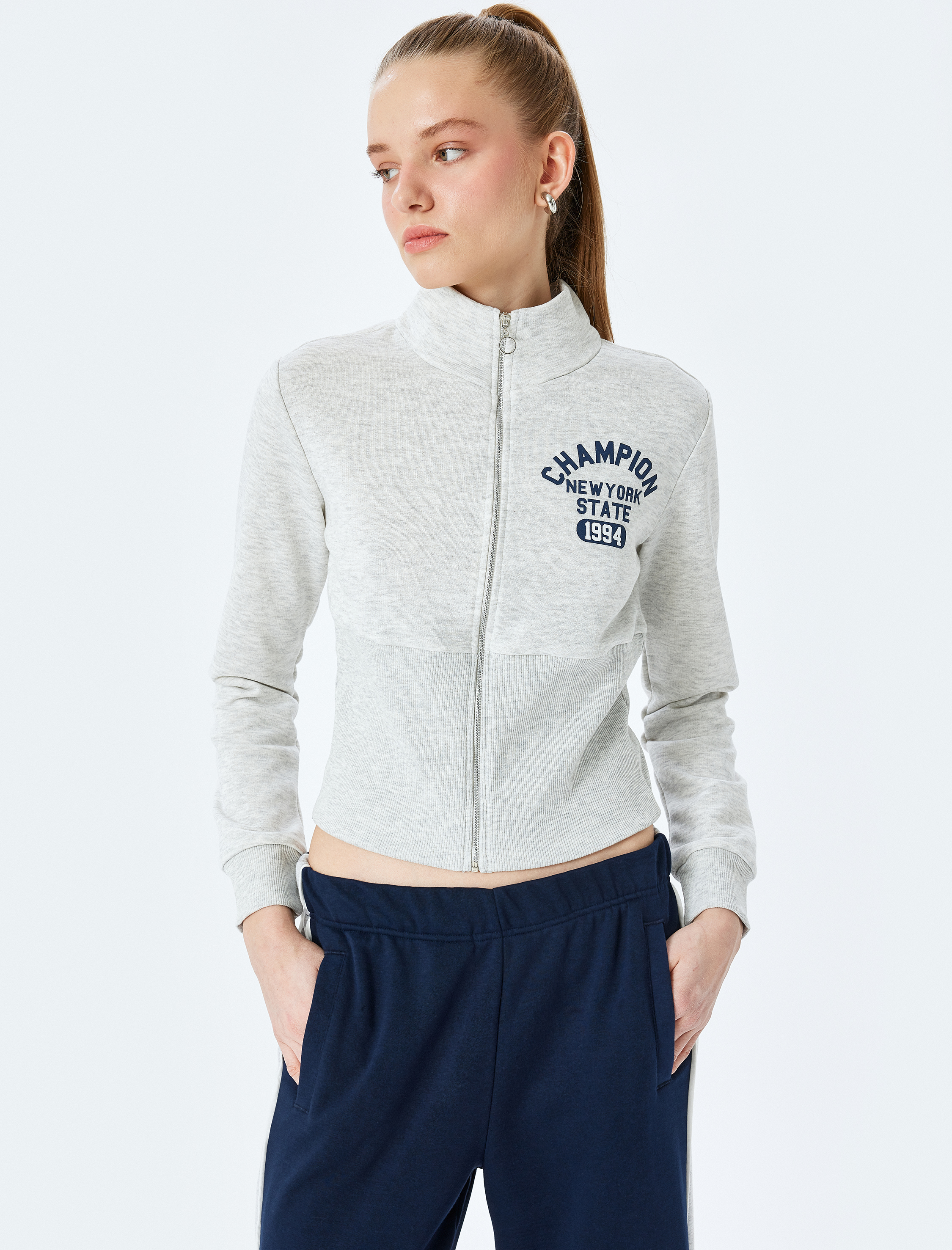 Şardonlu Kolej Baskılı Dik Yaka Uzun Kollu Fermuarlı Sweatshirt