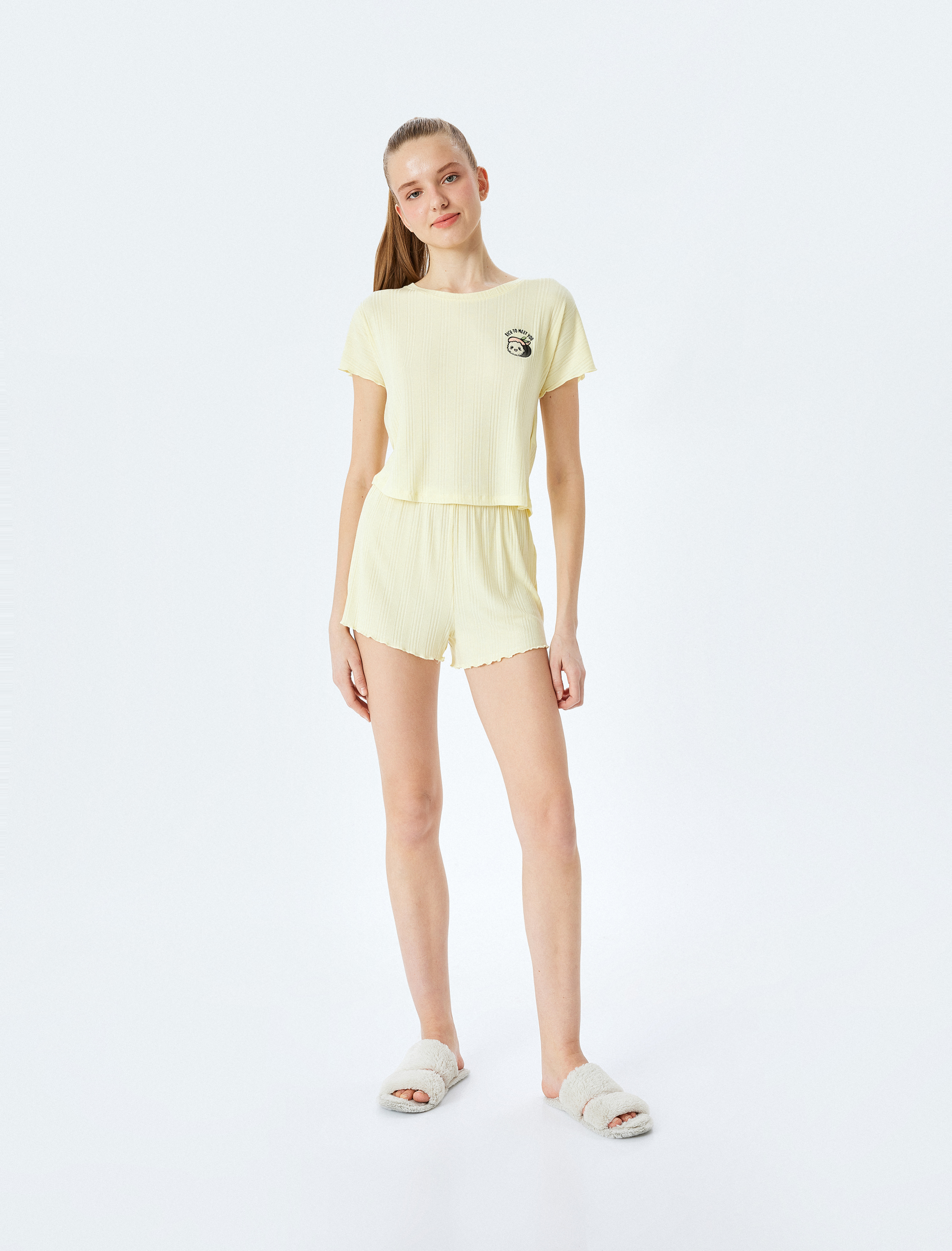Koton Kadın Nakış Detaylı Kısa Kollu Modal Kumaş Şortlu Pijama Takımı -1