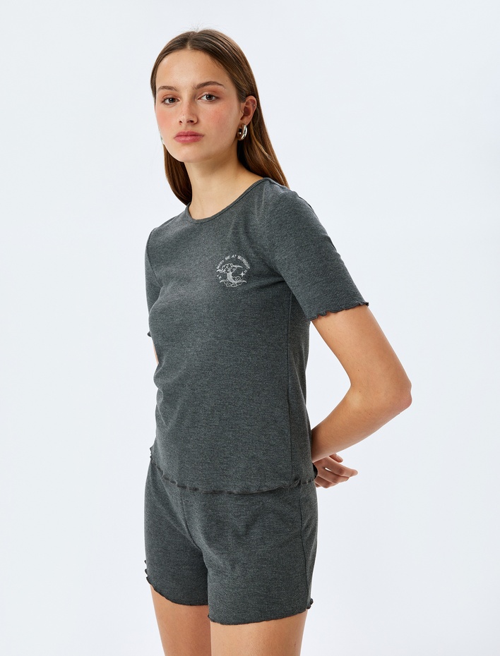  Nakış Detaylı Kısa Kollu Bisiklet Yaka Şortlu Pijama Takımı