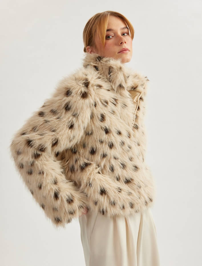  Uzun Kollu Dik Yaka Leopar Desenli Suni Kürk Ceket