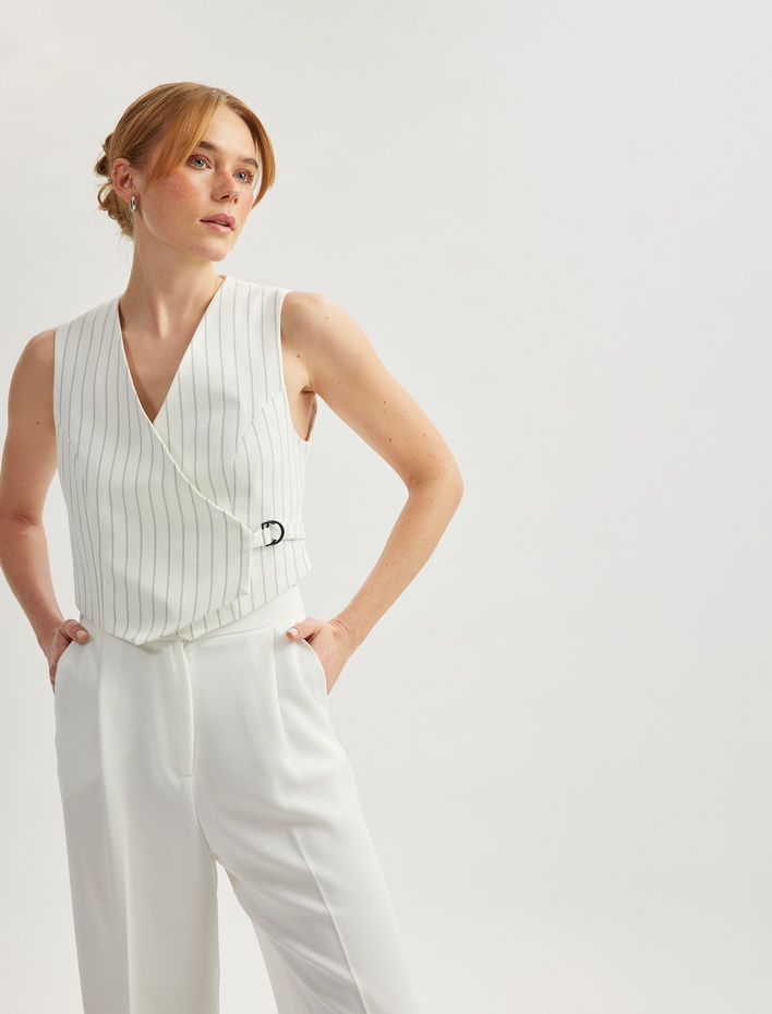  Asimetrik V Yaka Çizgili Blazer Yelek