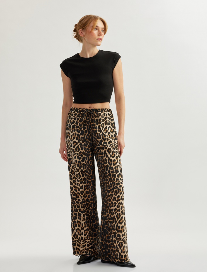  Rahat Kesim Leopar Desenli Geniş Paça Pantolon