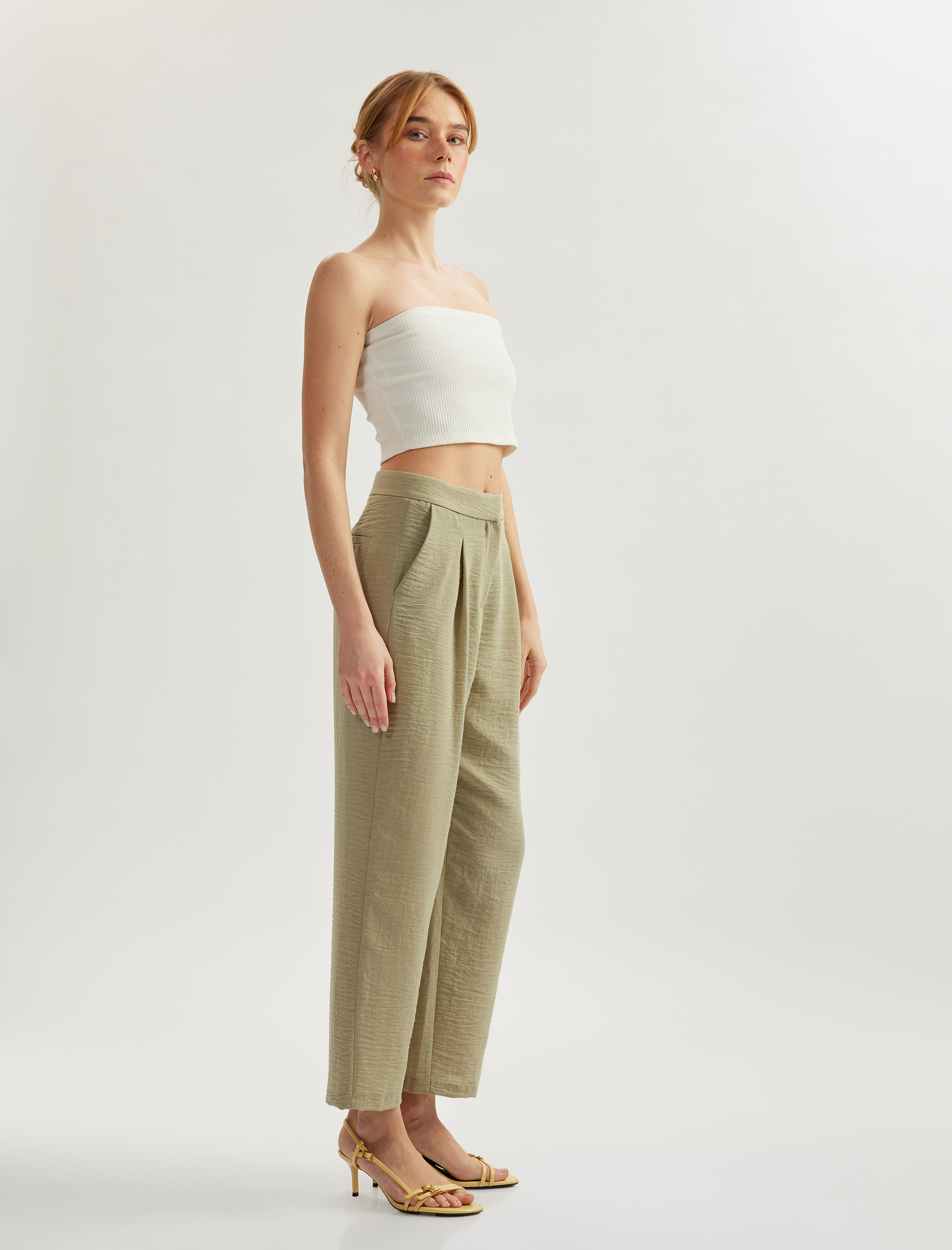 Keten Görünümlü Pile Detaylı Cepli Havuç Kesim Kumaş Pantolon