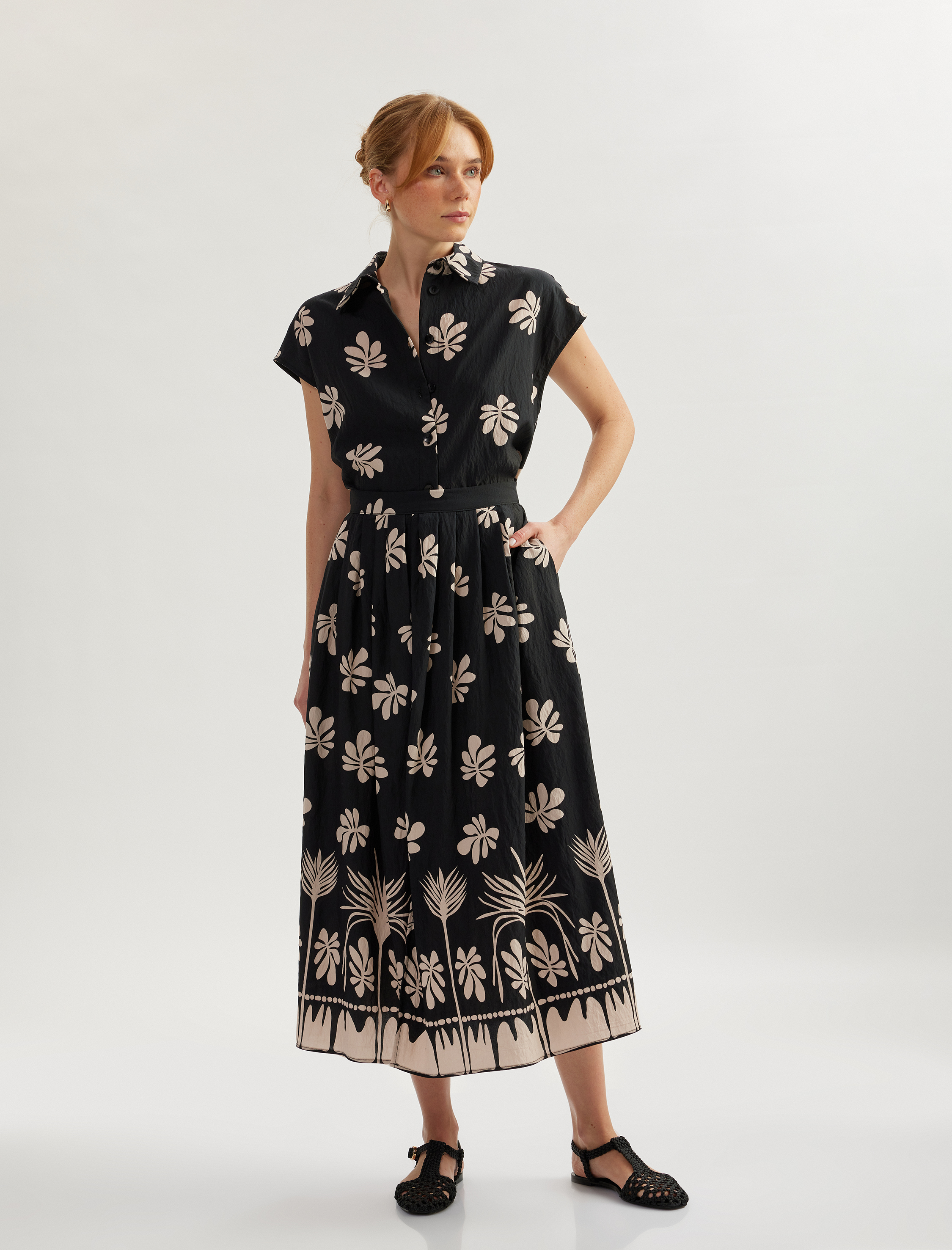   Rahat Kalıp Floral Desenli Kolsuz Viskon Gömlek