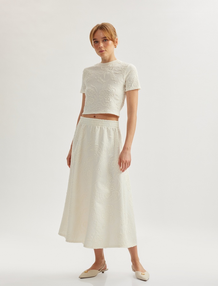  Pamuklu Kısa Kollu Bisiklet Yaka Floral Dokulu Crop Tişört