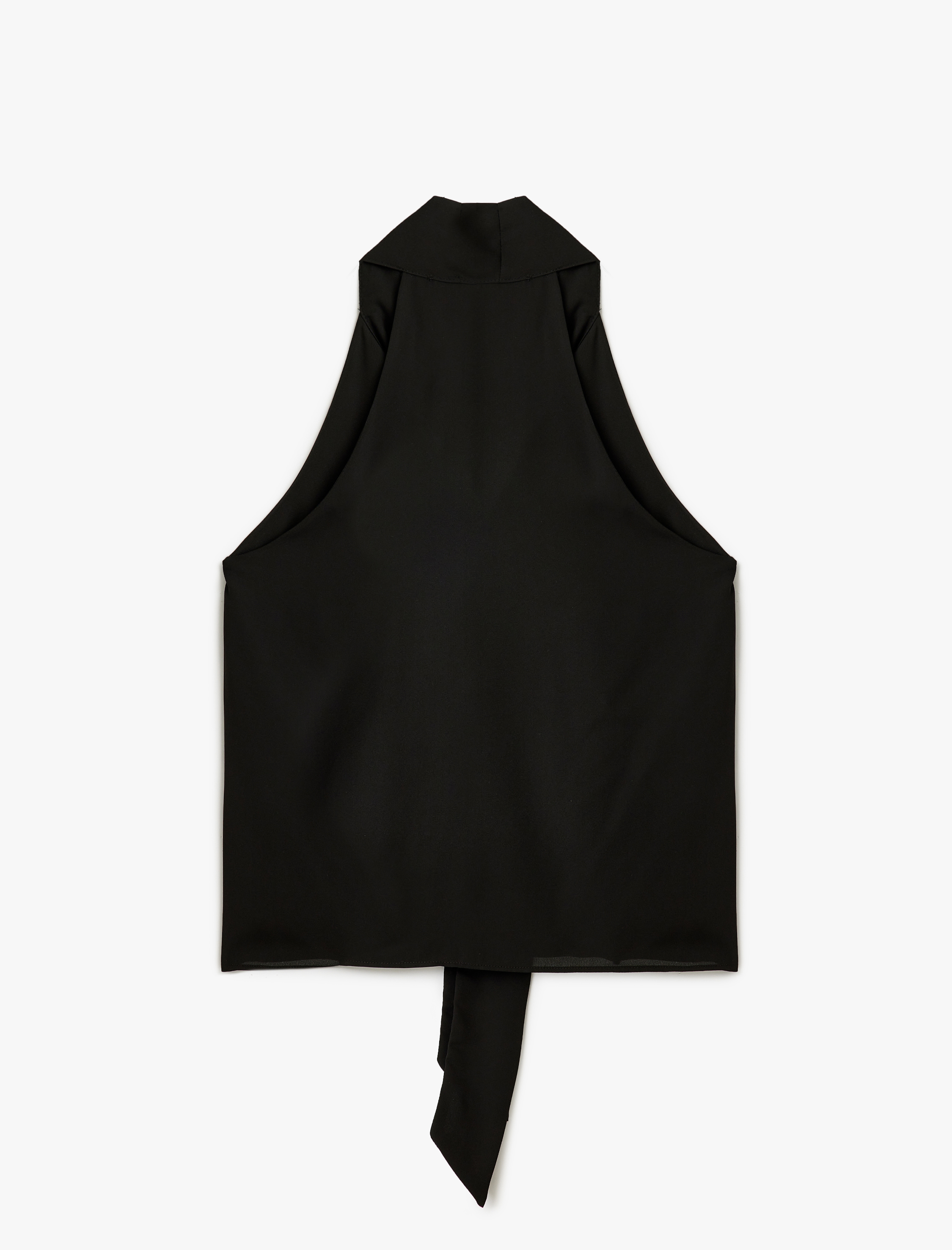 Krep Kumaş Aksesuar Detaylı Fular Bağlama Detaylı Halter Yaka Bluz