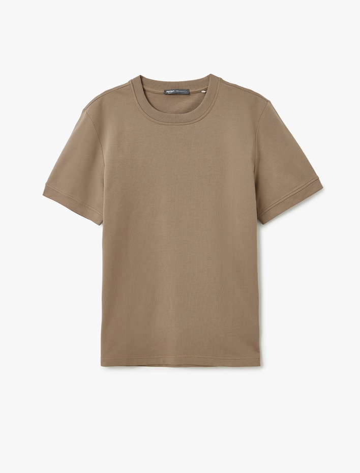  Kısa Kollu Pamuklu Tok Kumaş Bisiklet Yaka Dikiş Detaylı Oversize Tişört