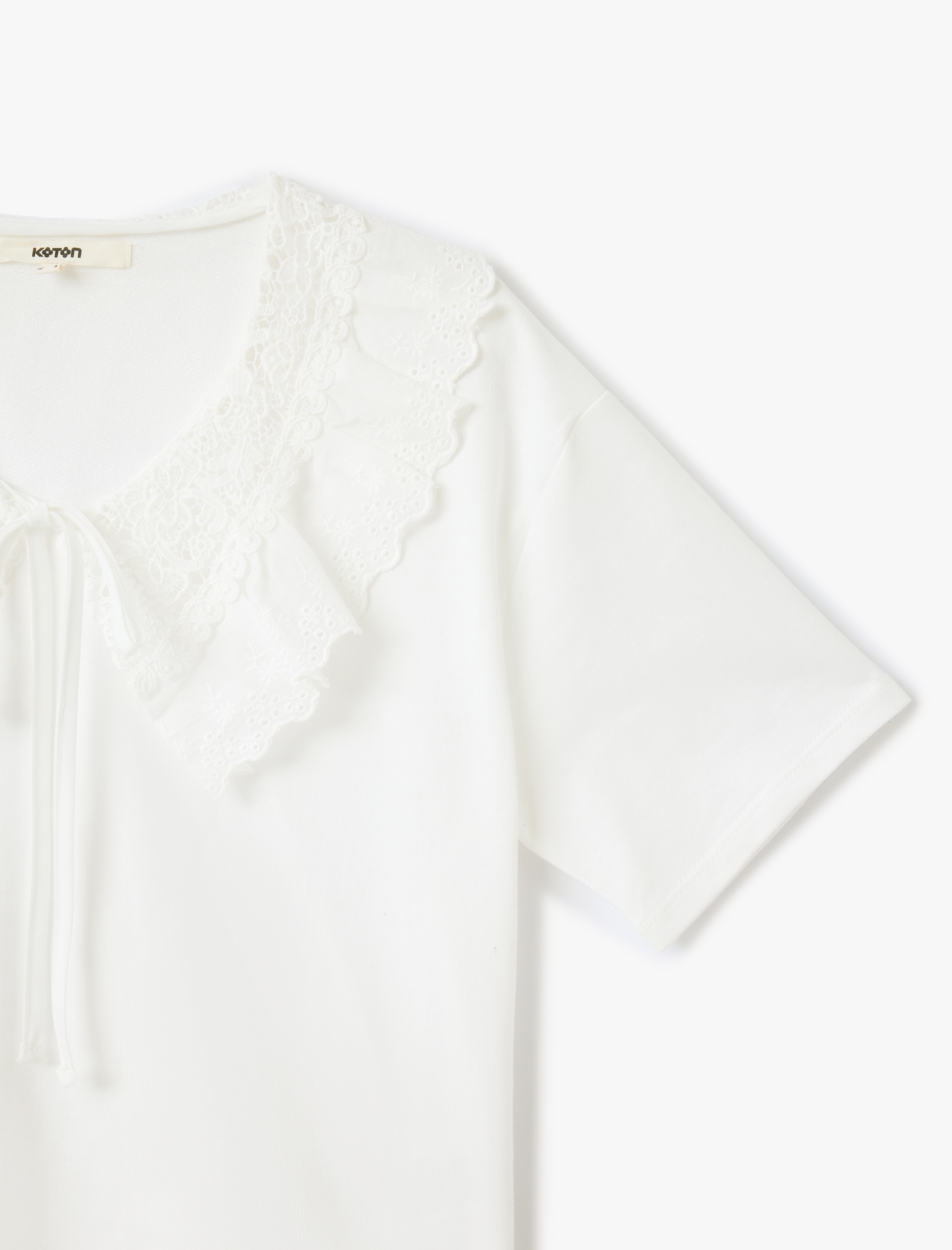   Pamuklu Fırfırlı Fistolu Bebe Yaka Kısa Kollu Tişört