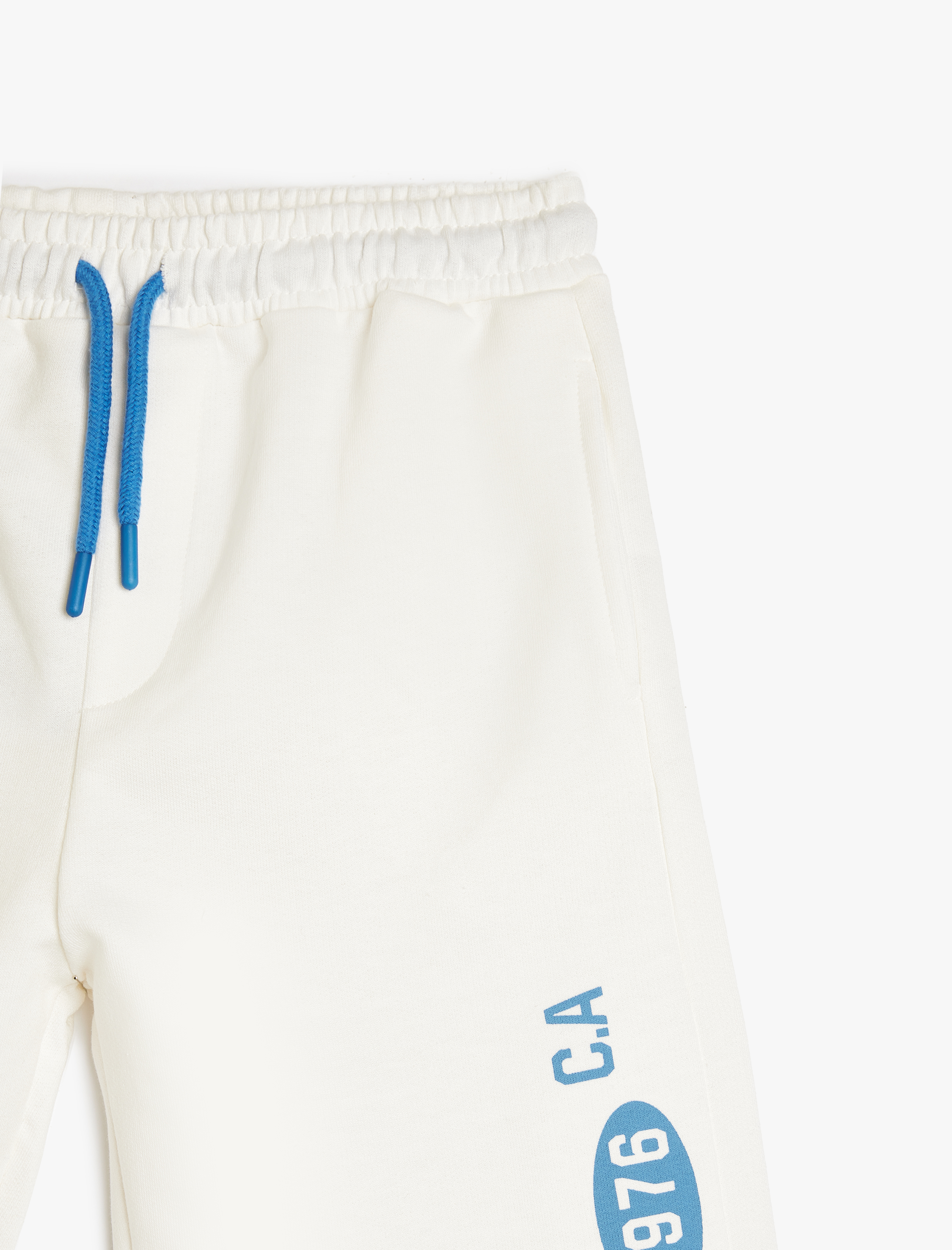  Erkek Çocuk Baskı Detaylı Beli Bağcıklı Cepli Şort