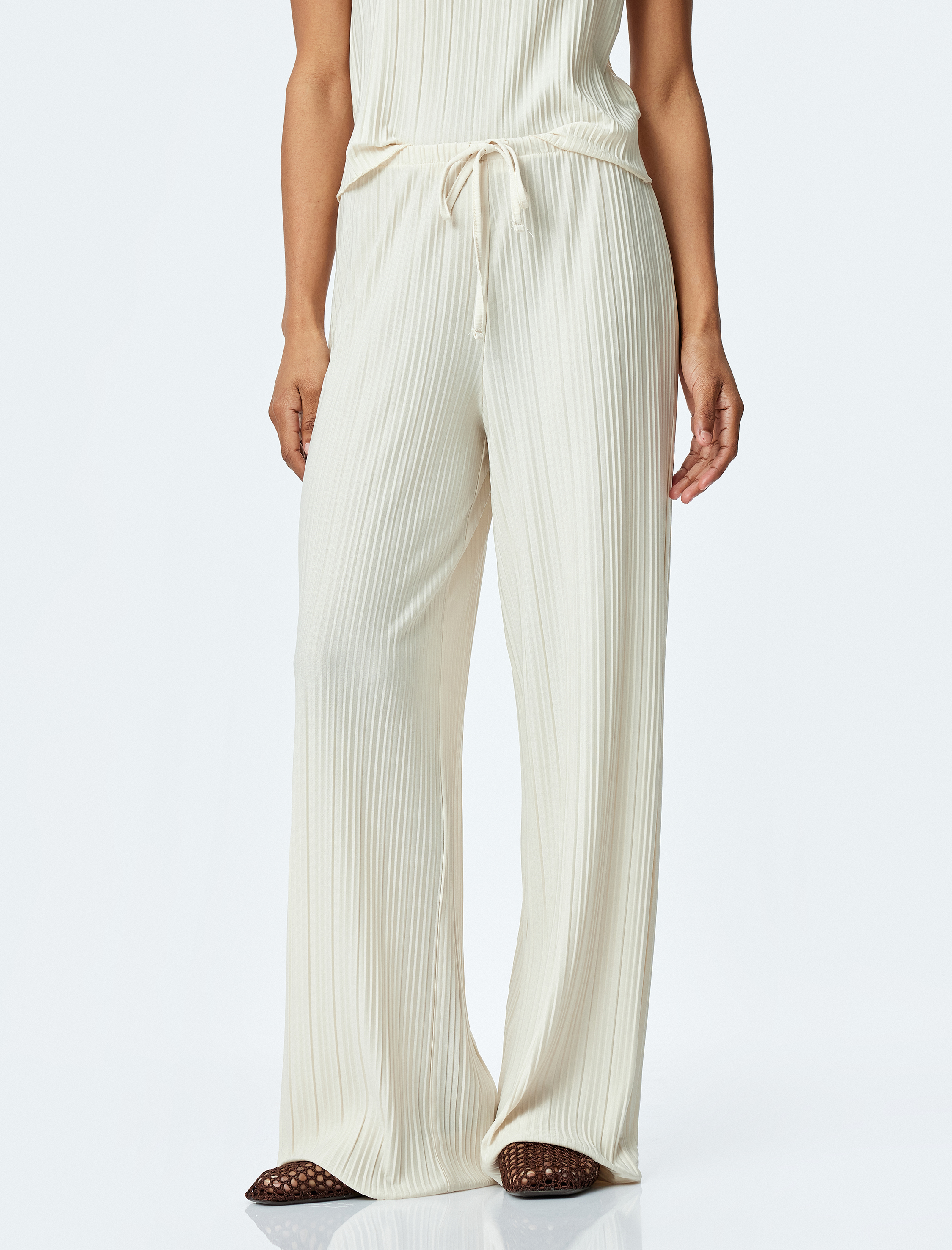 Beli Bağlamalı Rahat Kalıp Bol Paça Piliseli Pantolon