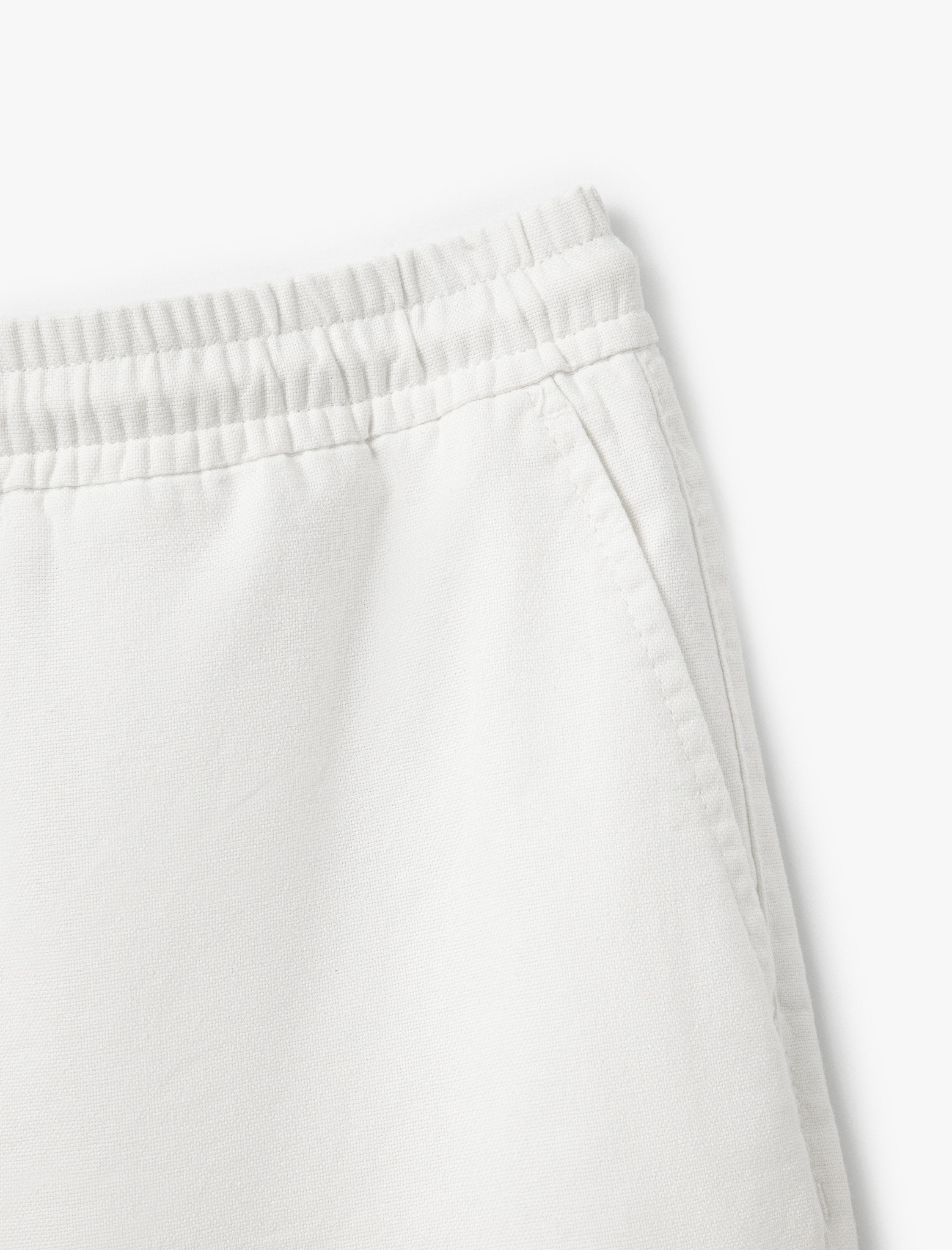   Pamuklu Cep Detaylı Bermuda Beli Bağcıklı Şort