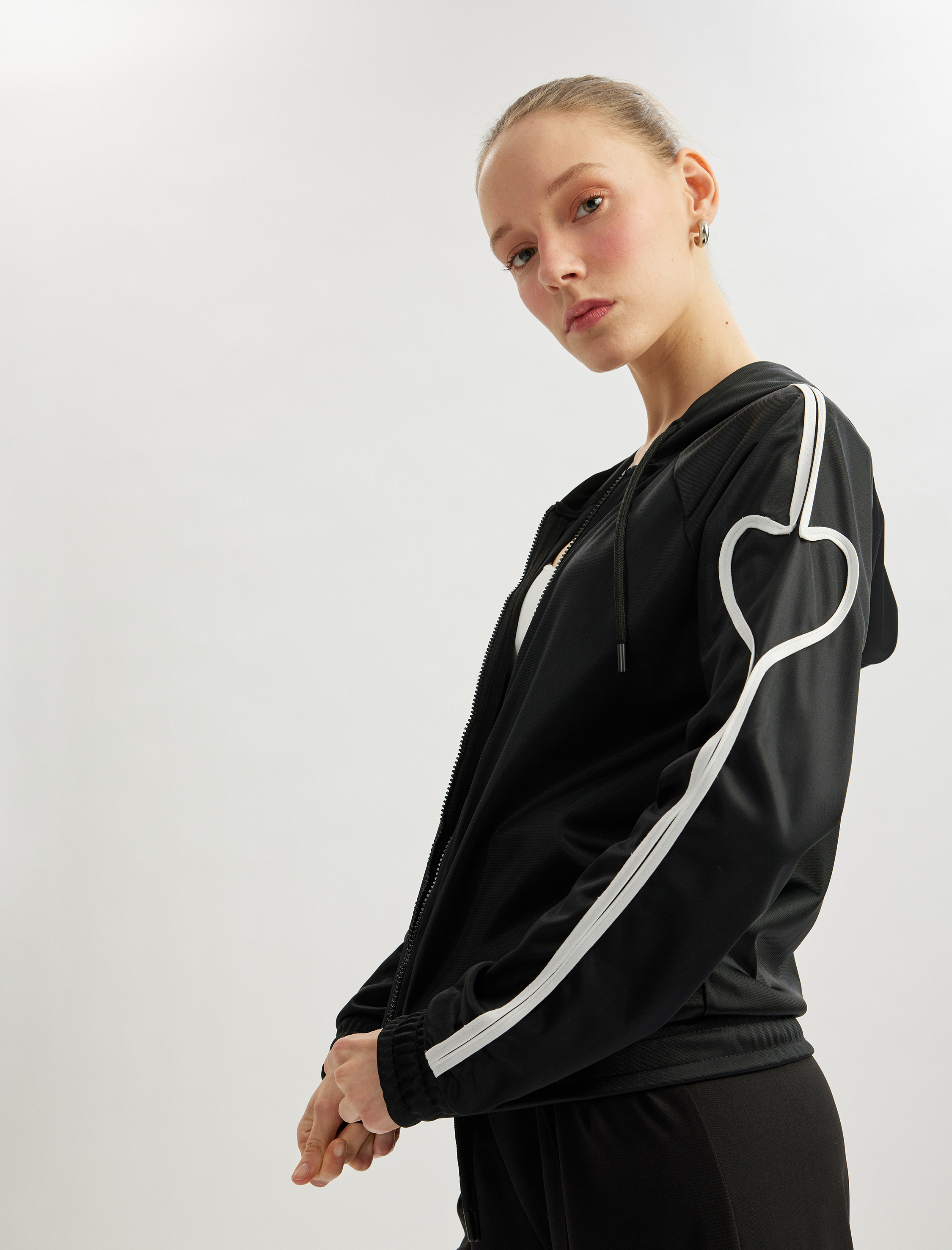 Koton Kadın Kapüşonlu Şerit Detaylı Fermuarlı Spor Sweatshirt -1