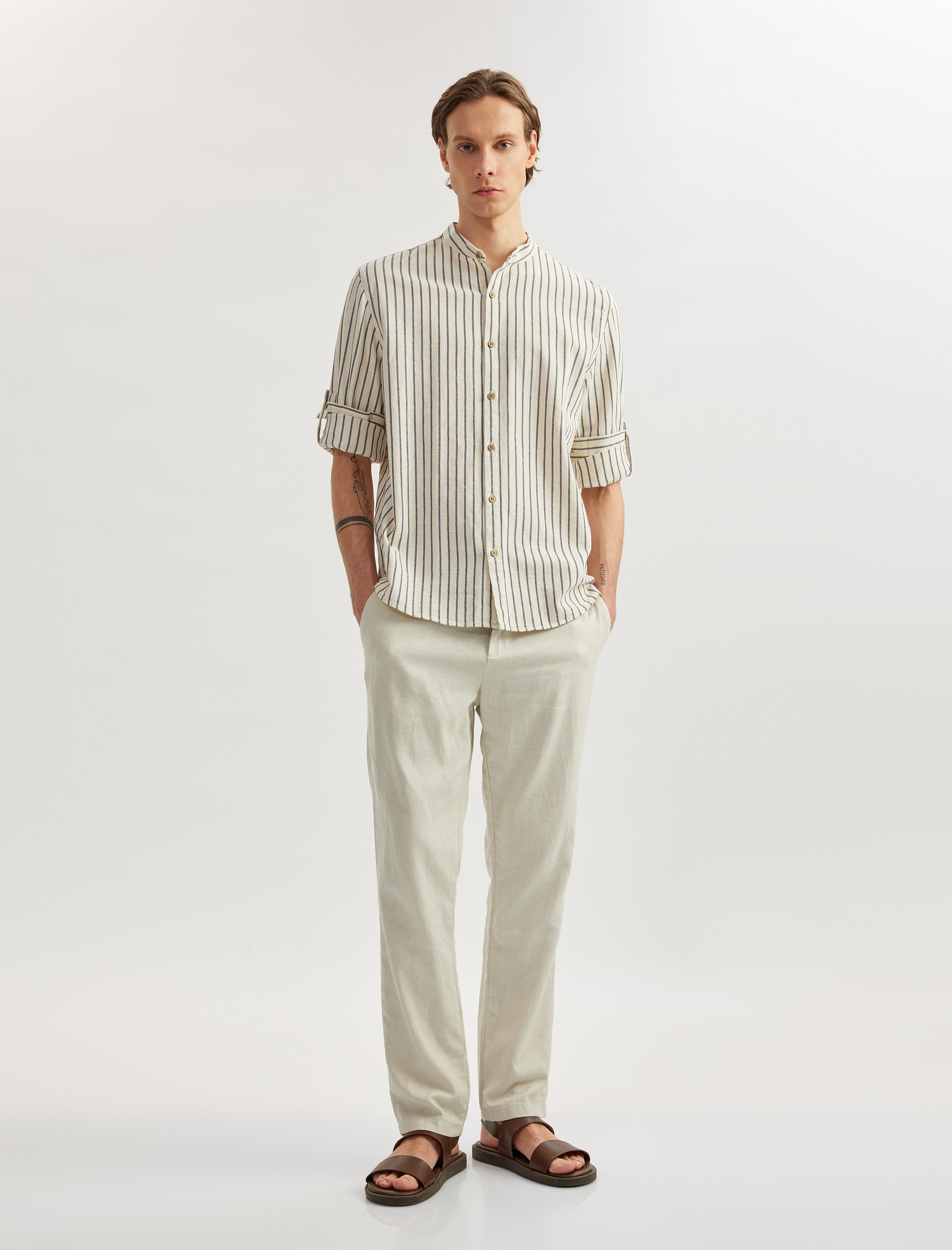   Pamuklu Çizgili Kıvırmalı Uzun Kollu Regular Fit Hakim Yaka Gömlek