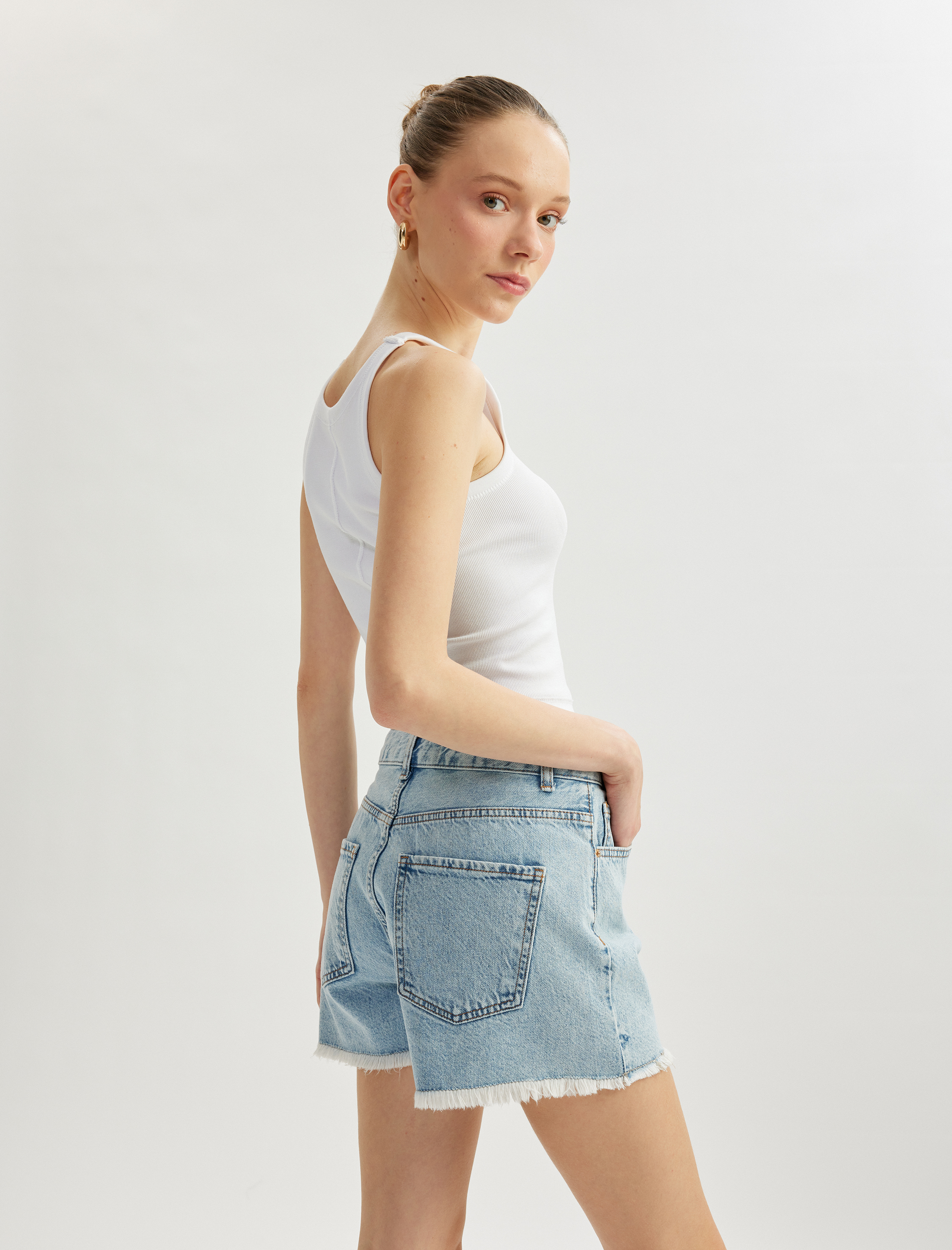   Düğmeli Pis Paça Cep Detaylı Rahat Kalıp Denim Şort