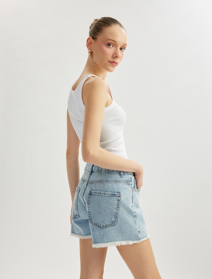  Düğmeli Pis Paça Cep Detaylı Rahat Kalıp Denim Şort