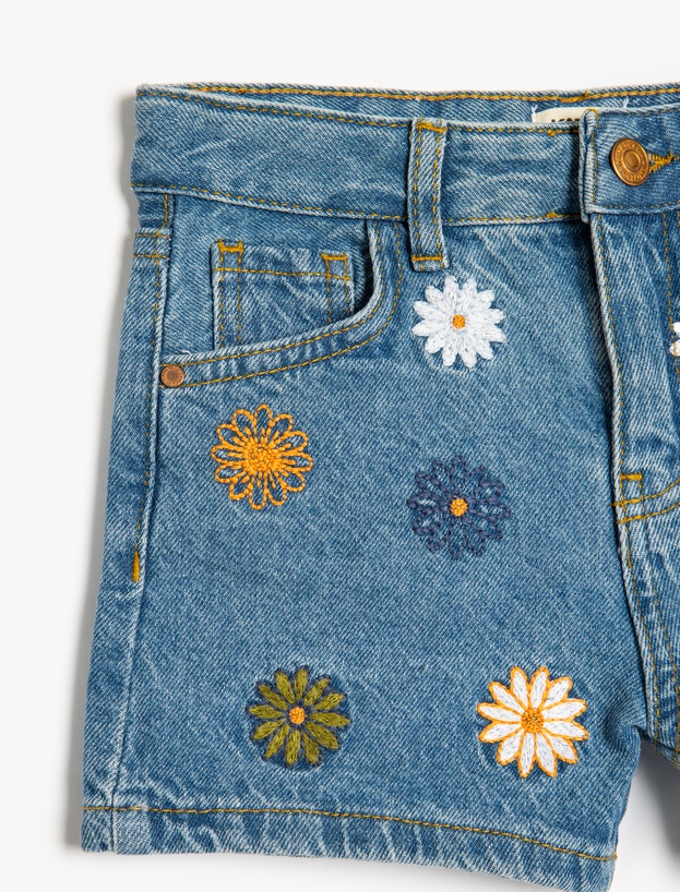 Çiçek Nakış Detaylı Cepli Pamuklu Denim Şort_2