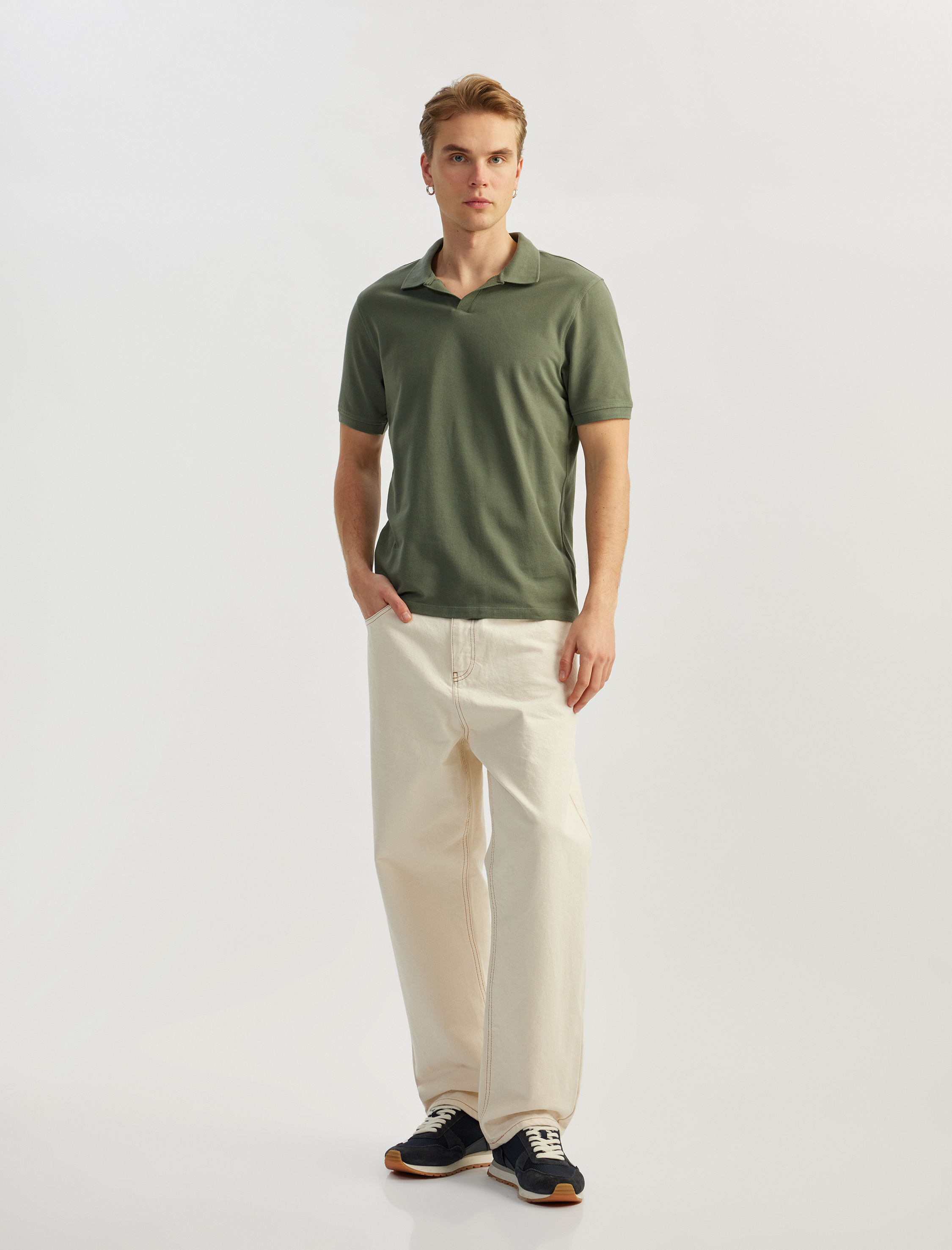 Pamuklu Pike Kumaş Kısa Kollu Regular Fit V Yaka Polo Tişört