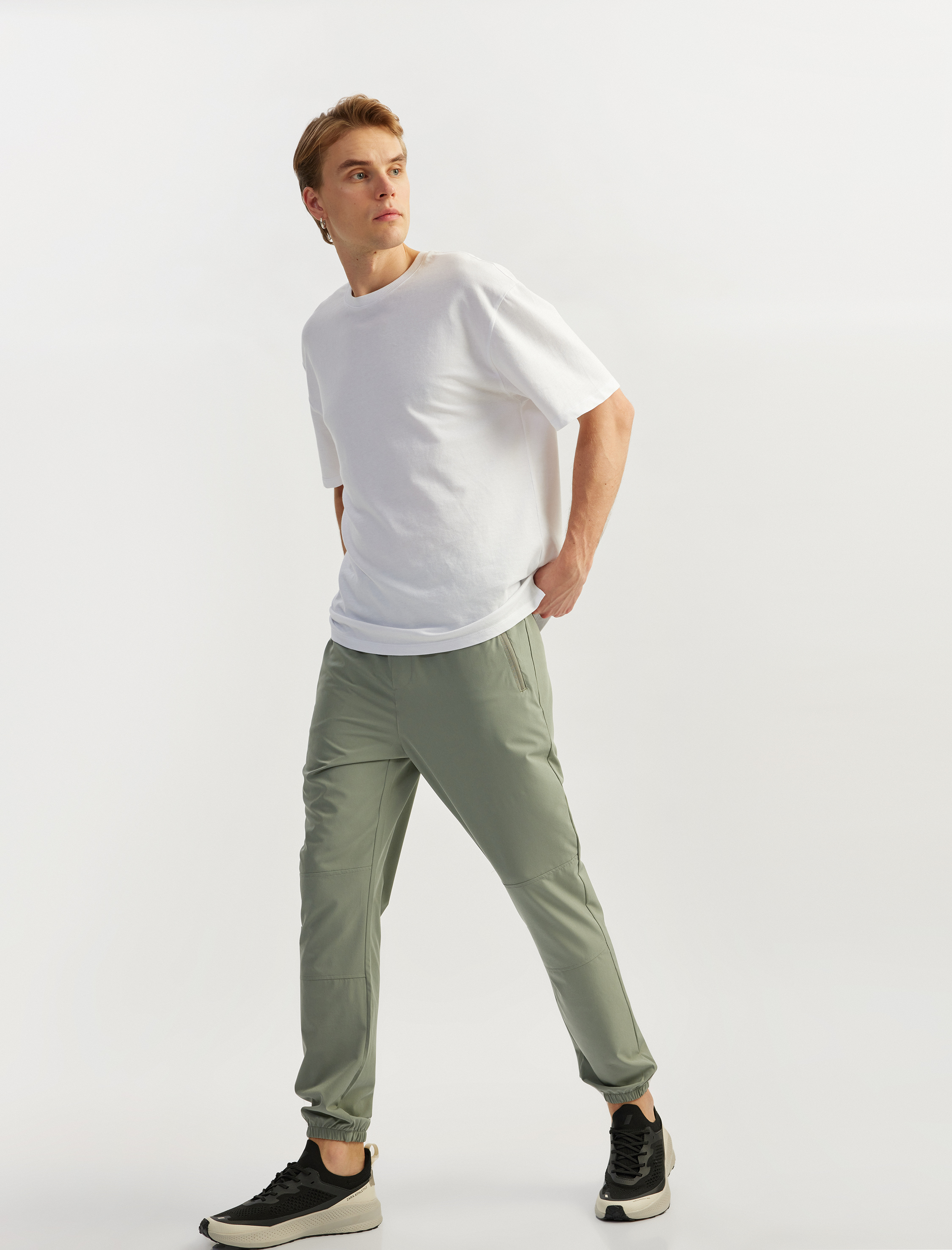 Koton Erkek Fermuarlı Cep Detaylı Beli Lastikli Paraşüt Kumaş Jogger Spor Eşofman Altı -1