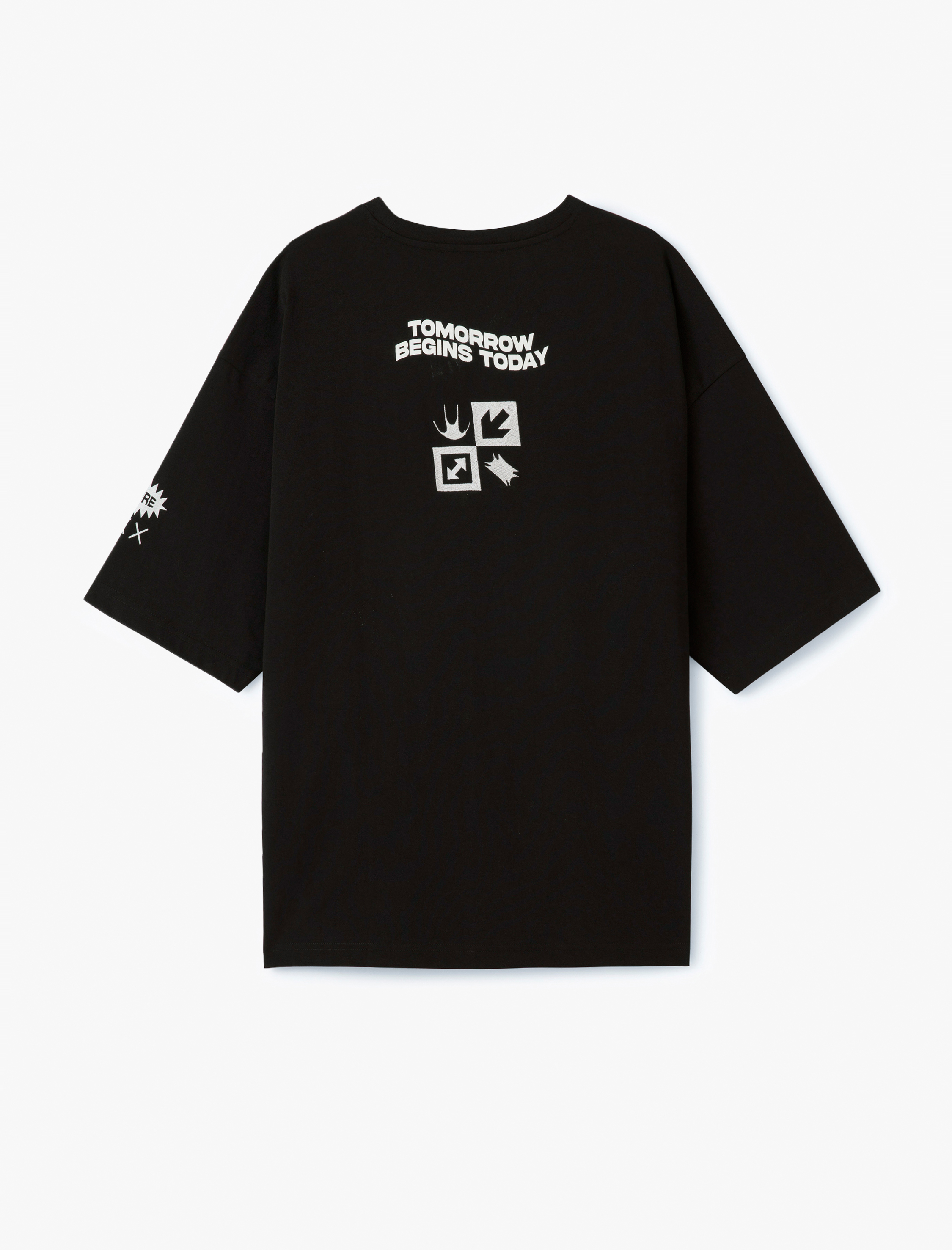   Kısa Kollu Bisiklet Yaka Pamuklu Tok Kumaş Arkası Baskılı Oversize Tişört