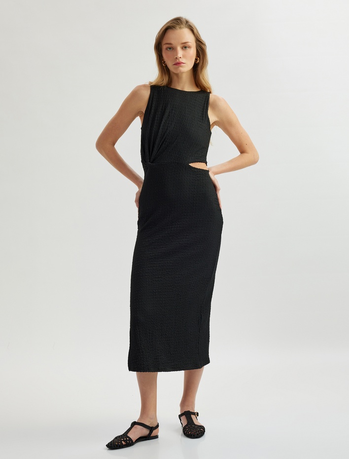  Pencere Detaylı Yuvarlak Yaka Yırtmaçlı Kolsuz Midi Boy Kalem Elbise