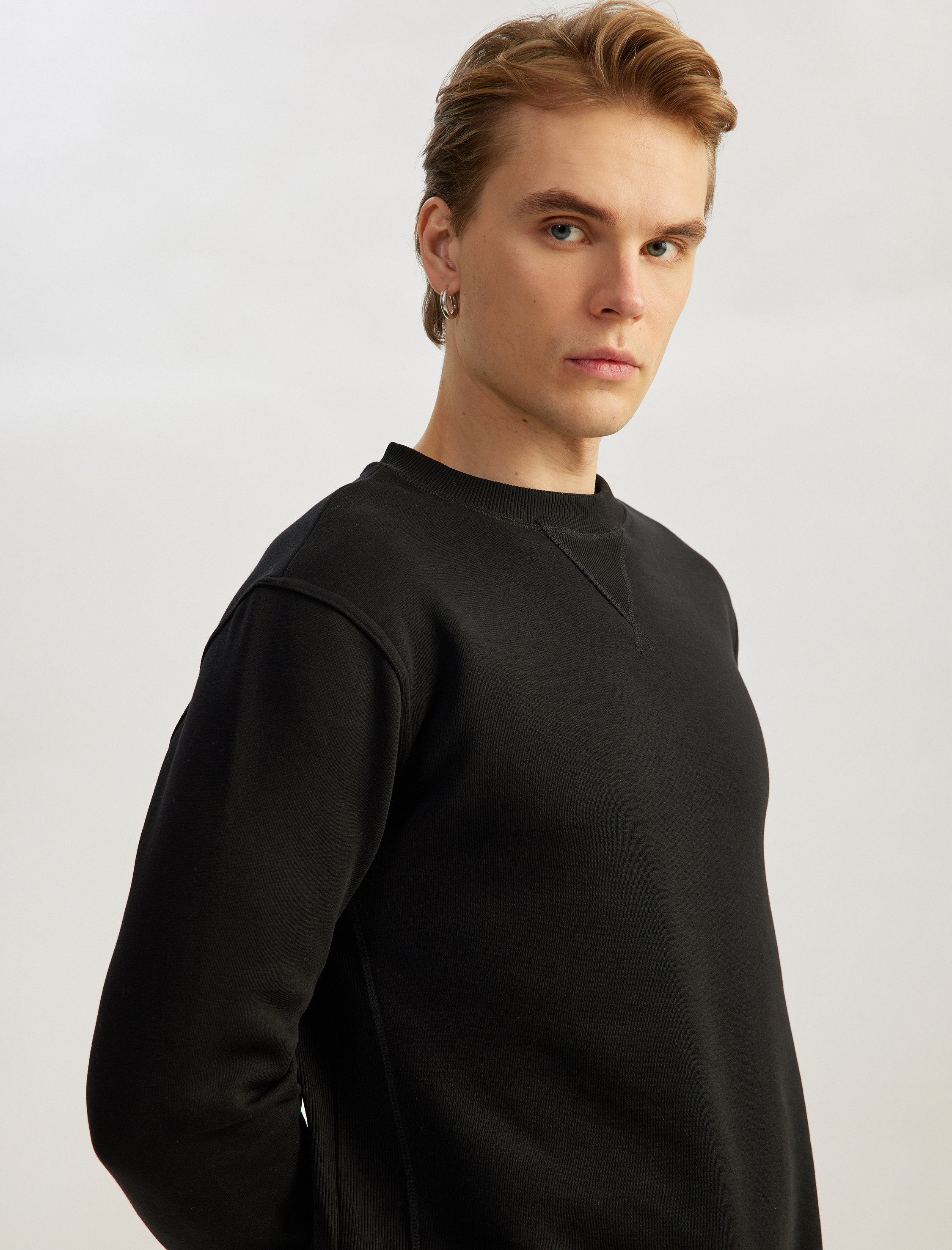 Koton Erkek Bisiklet Yaka Dikiş Detaylı Şardonlu Pamuk Karışımlı Basic Sweatshirt -1