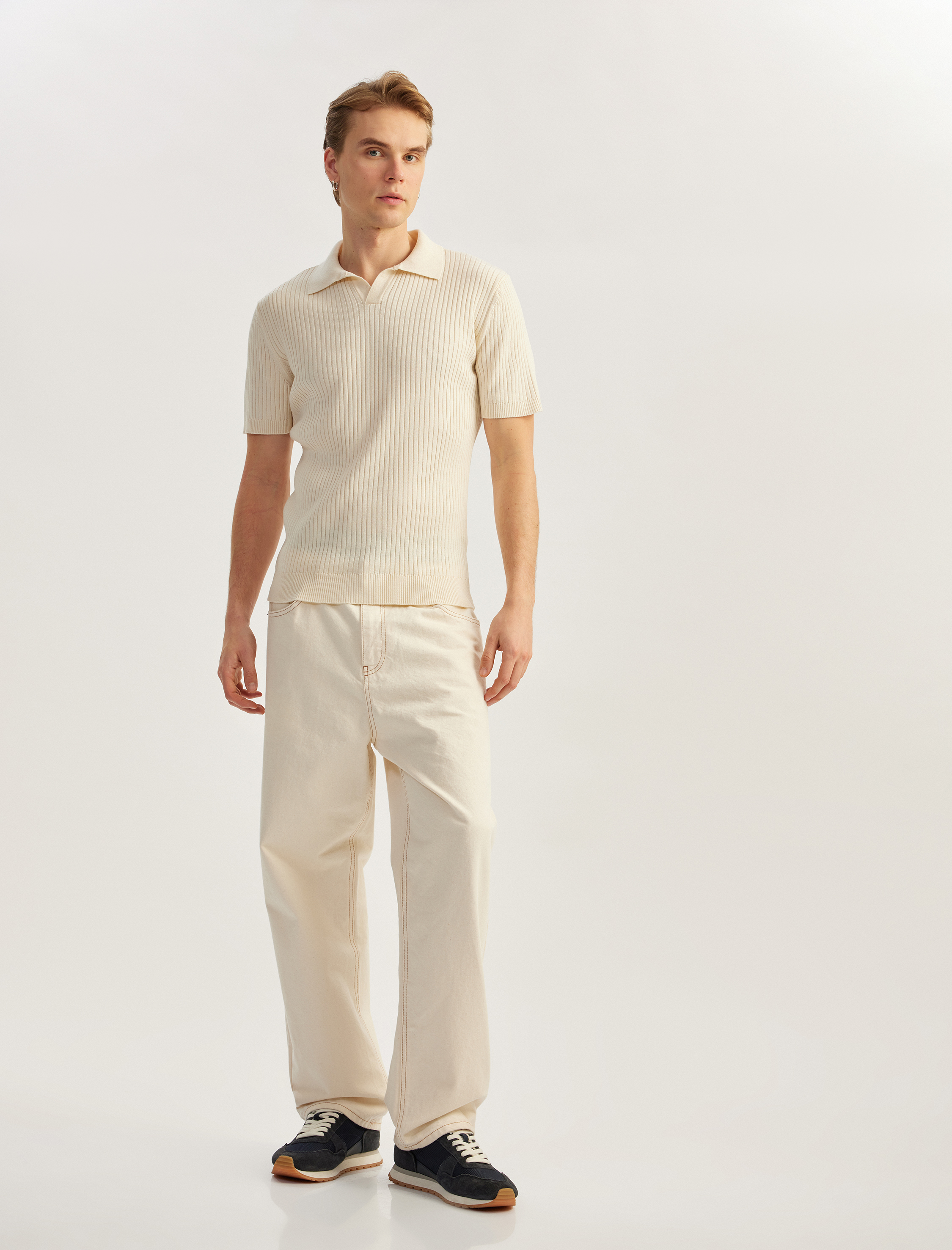   Polo V Yaka Dokulu Kısa Kollu Triko Tişört