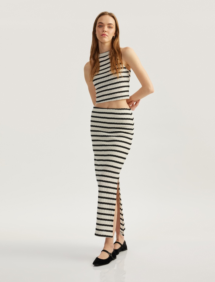  Çizgili Halter Yaka Kolsuz Crop Kroşe Üst