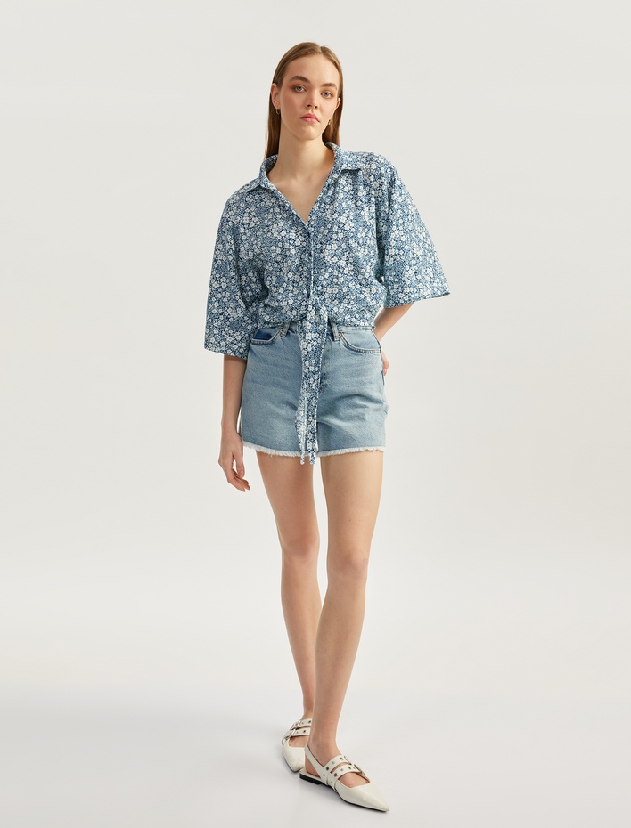  Yarasa Kol Bağlama Detaylı Çiçekli Crop V Yaka Gömlek Bürümcük