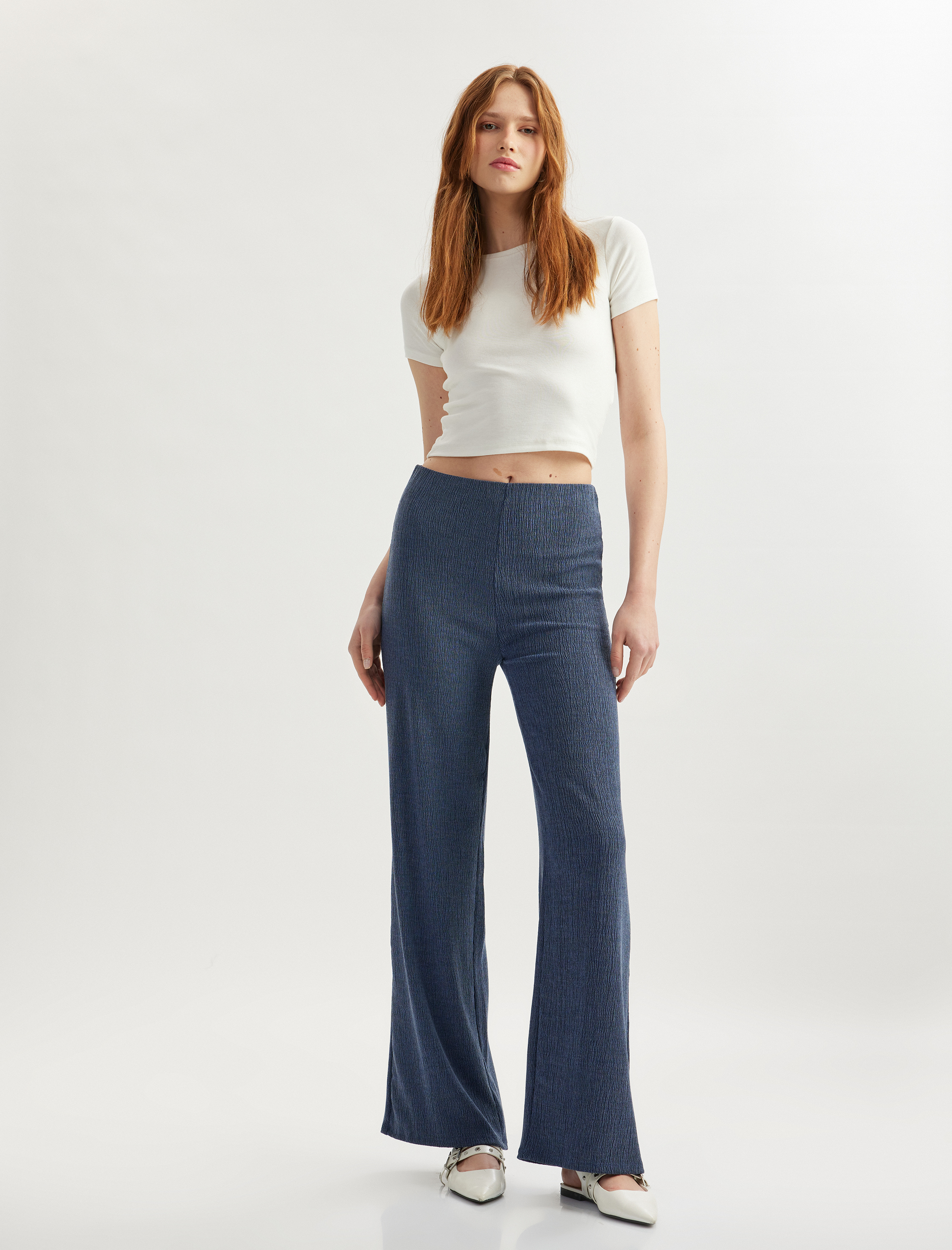   Rahat Kalıp Dokulu Dökümlü Bol Paça Pantolon