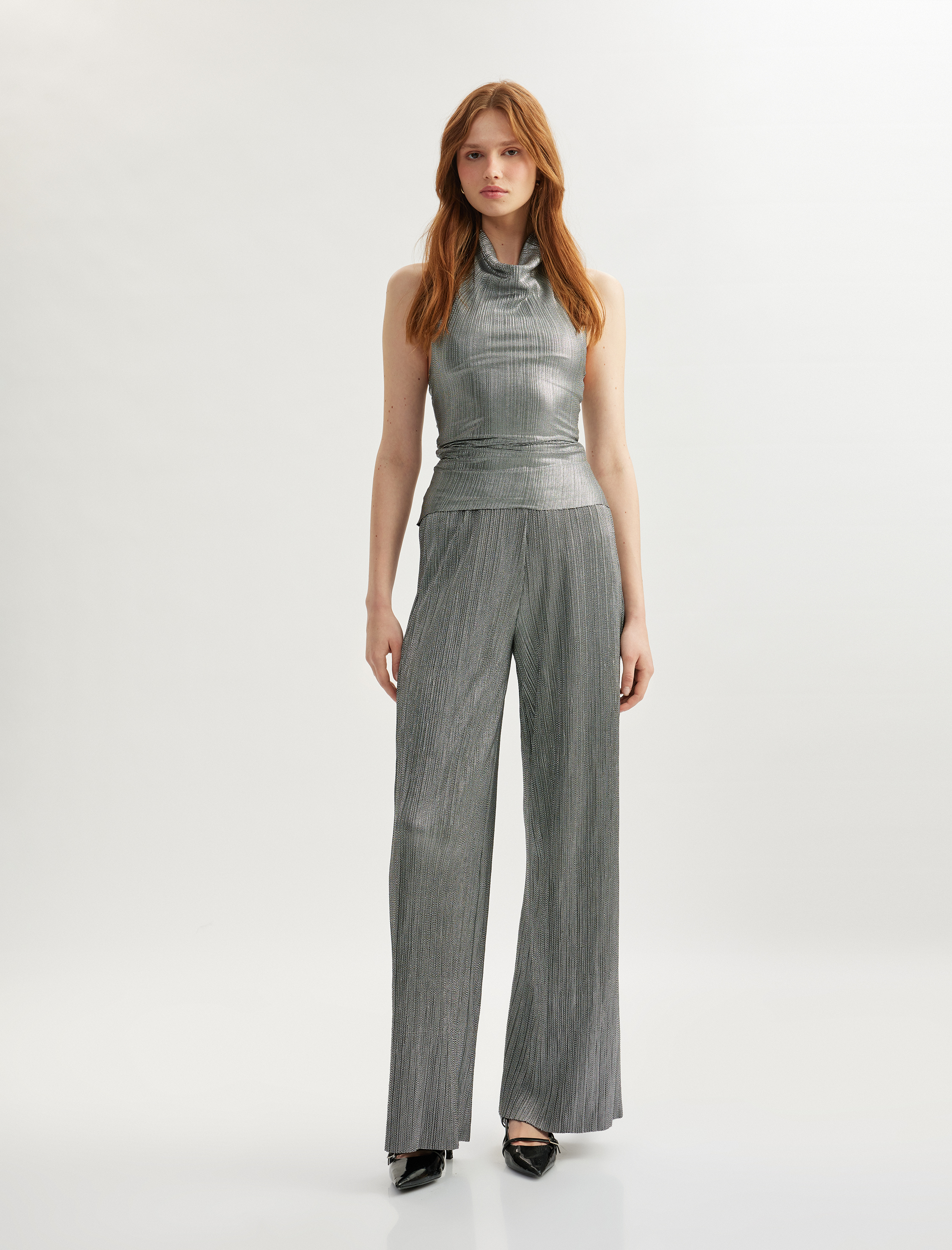   Kolsuz Drape Detaylı Metalik Parlak Degaje Halter Yaka Bluz