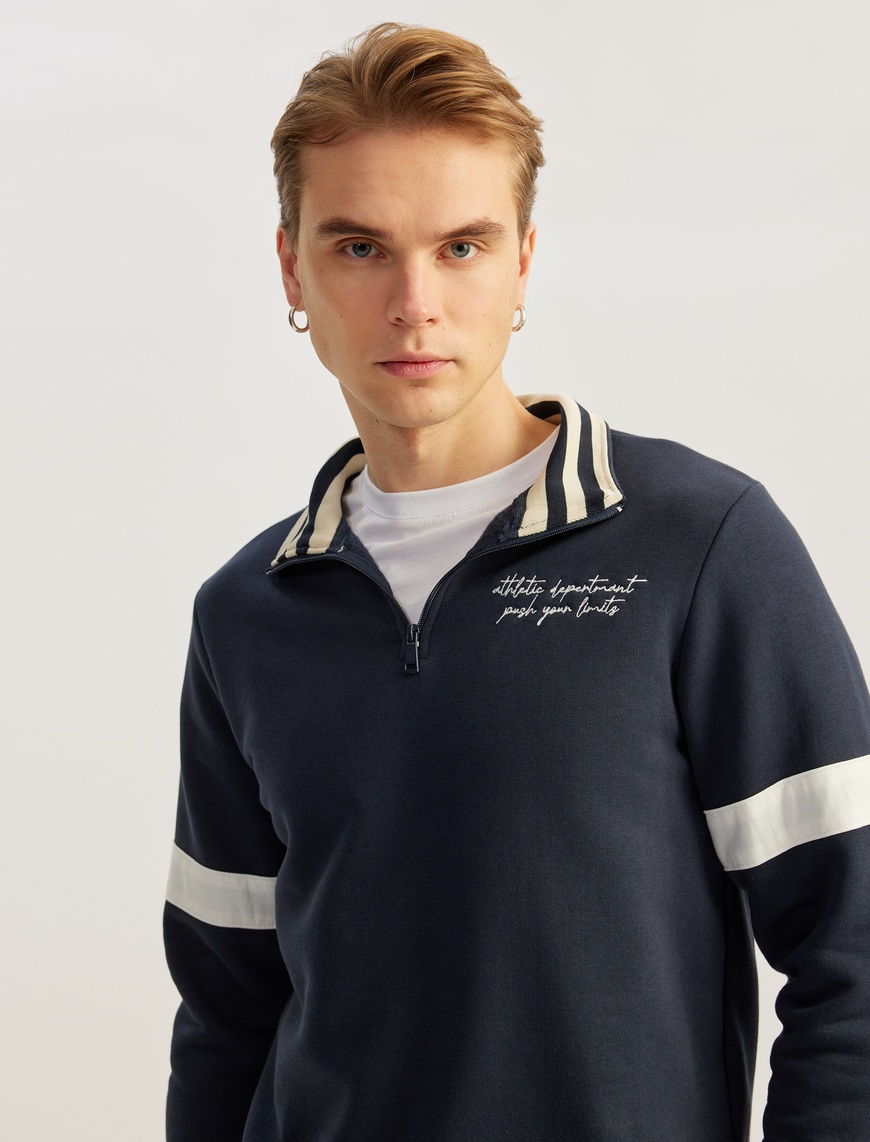   Yarım Fermuarlı Yaka Sweatshirt Slogan İşlemeli Şardonlu Pamuk Karışımlı