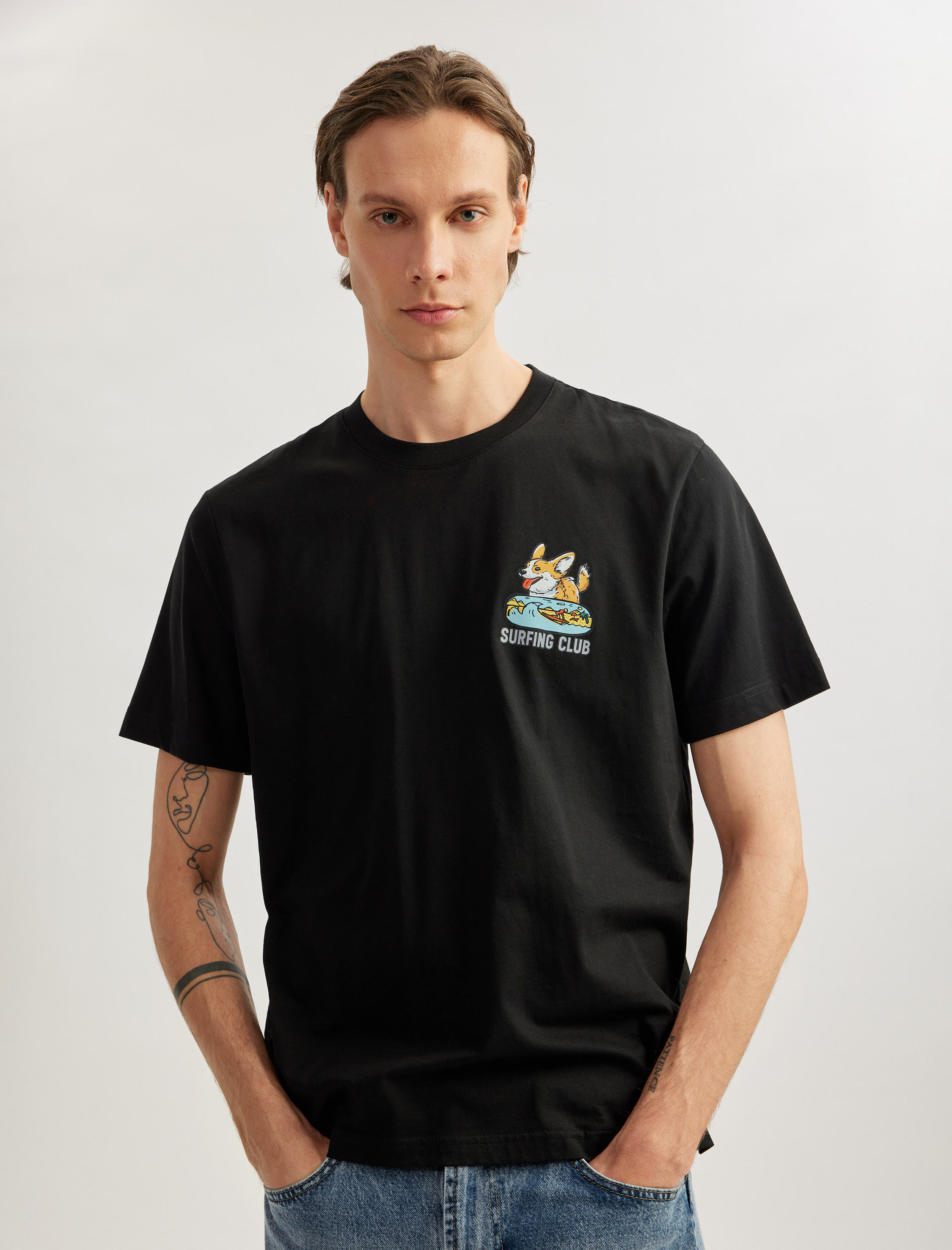   Kısa Kollu Pamuklu Regular Fit Bisiklet Yaka Köpek Baskılı Tişört