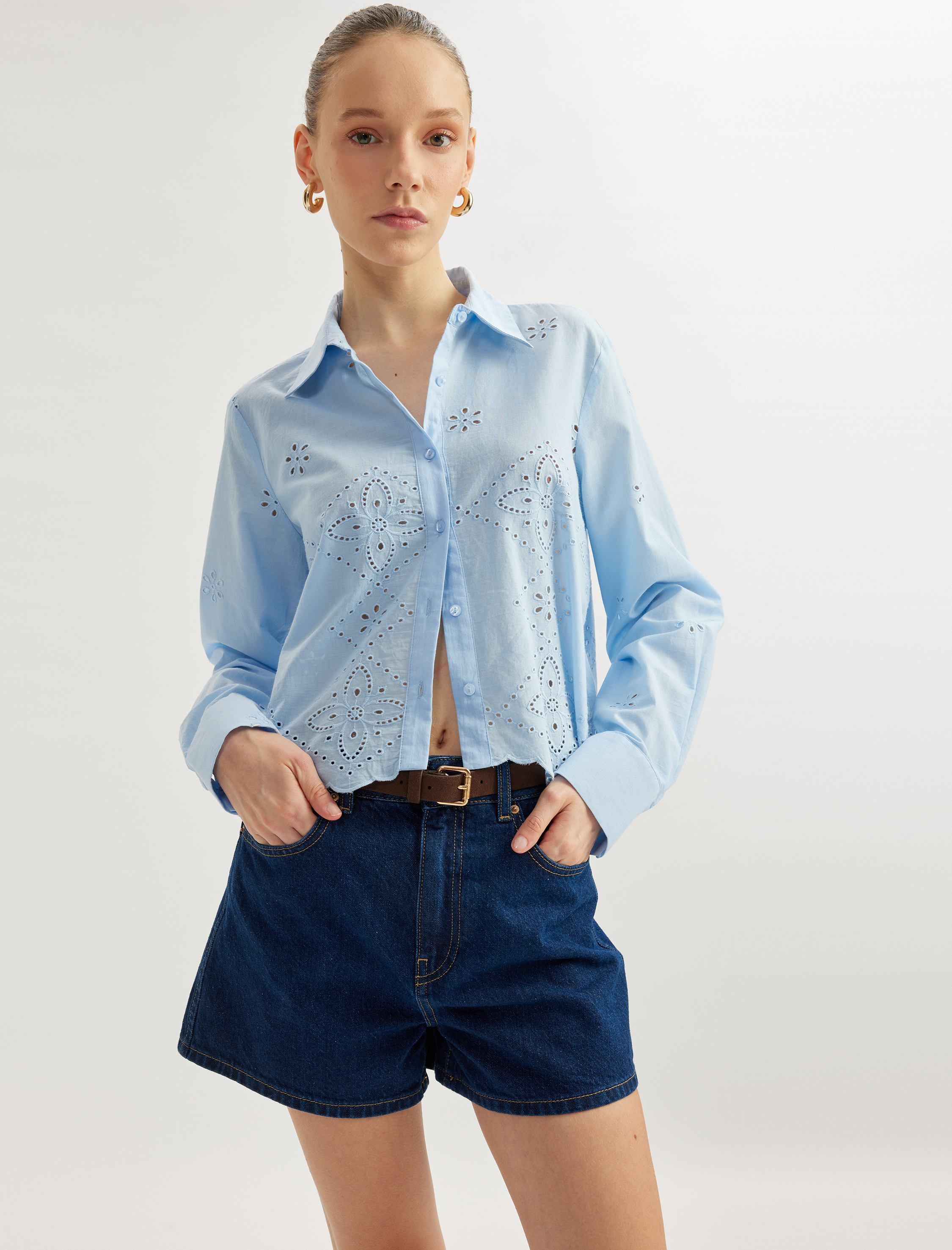   Düğmeli Fisto Detaylı Uzun Kollu Klasik Yaka Gömlek