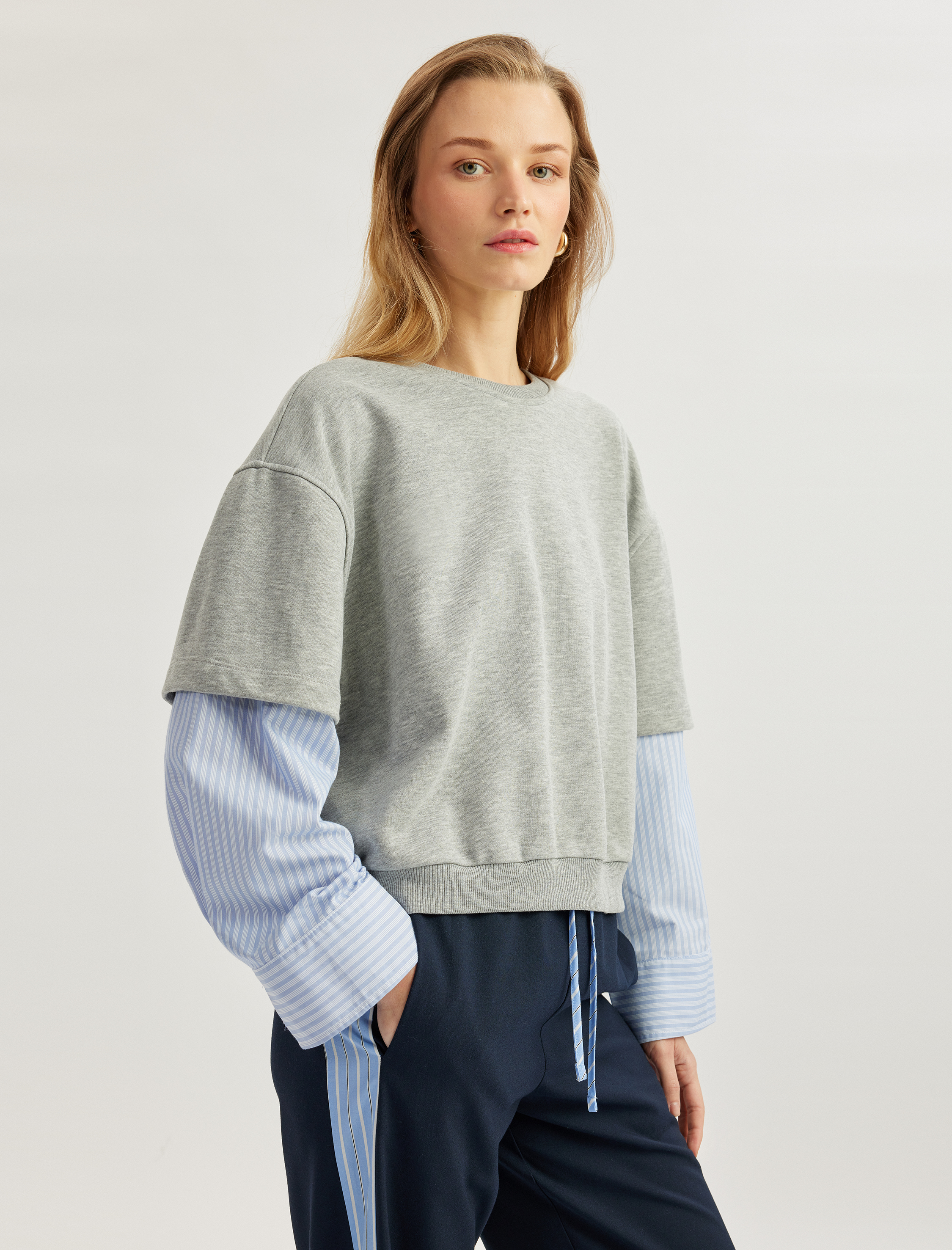 Koton Kadın Çift Katman Detaylı Manşetli Uzun Kollu Bisiklet Yaka Çizgili Sweatshirt -1