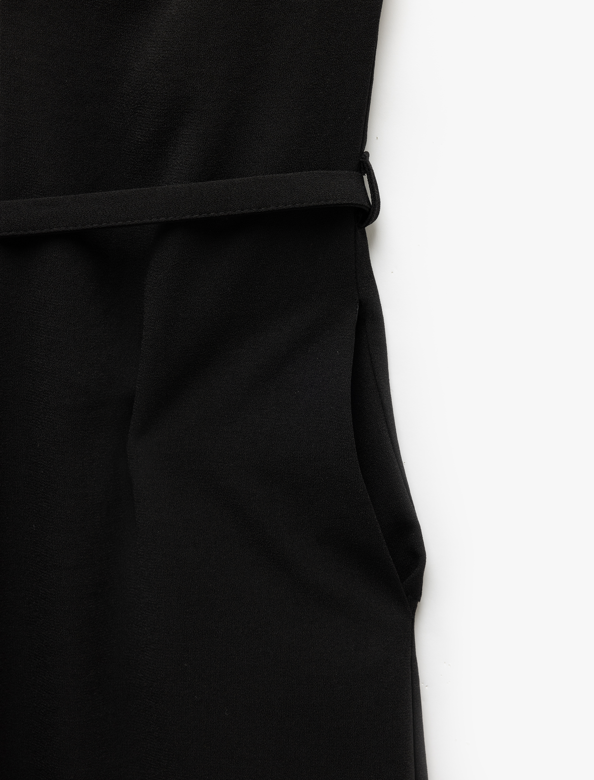Krep Kumaş Kolsuz Cepli Kemerli Slim Fit A Kesim Midi Boy V Yaka Elbise