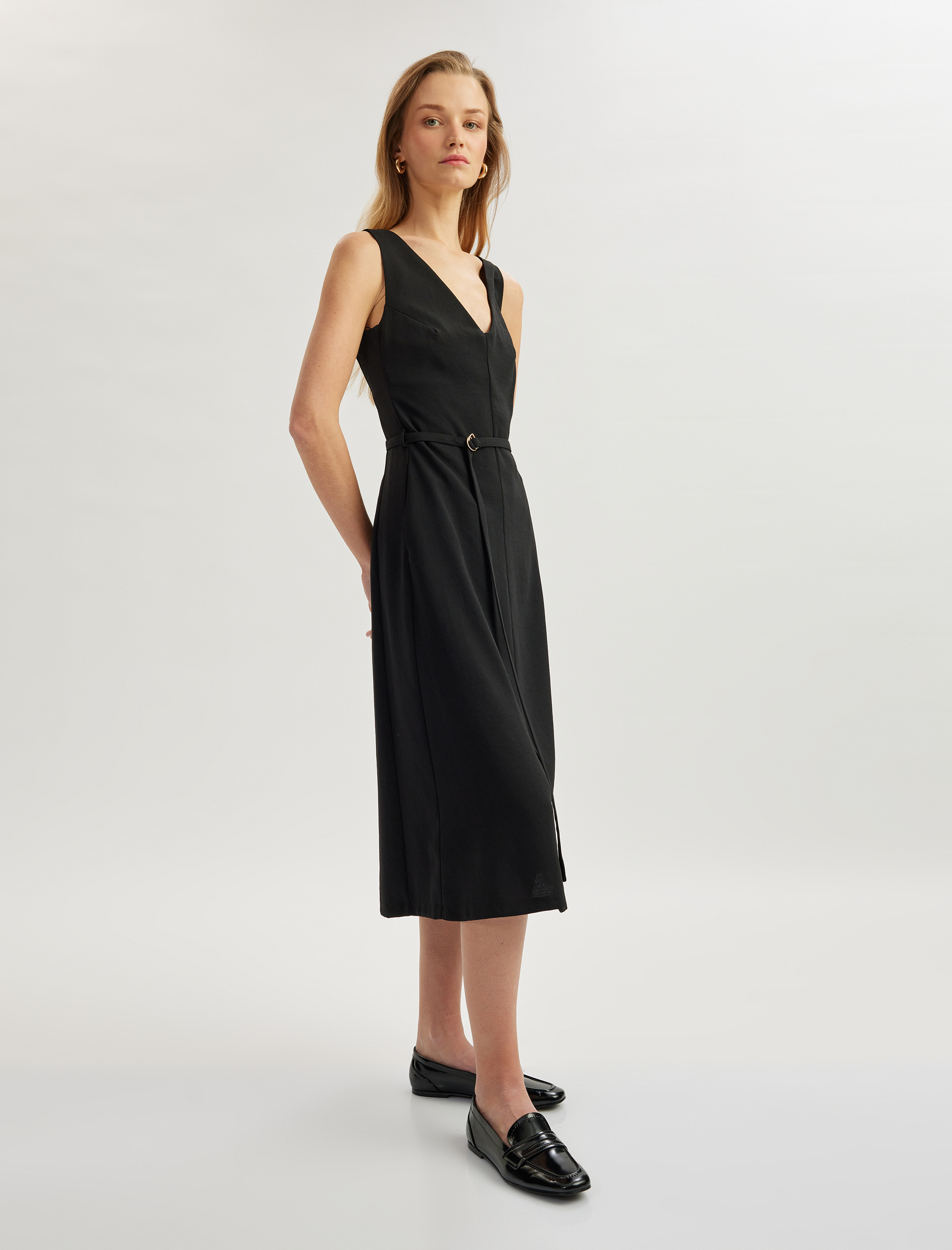 Krep Kumaş Kolsuz Cepli Kemerli Slim Fit A Kesim Midi Boy V Yaka Elbise