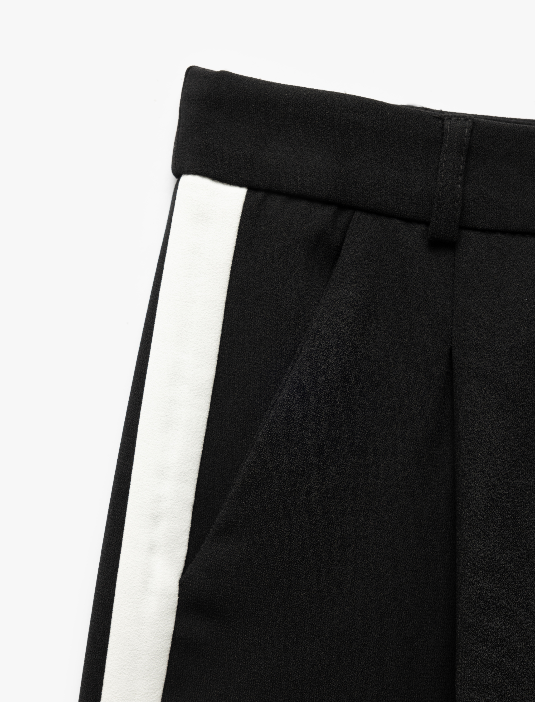   Yanları Şerit Detaylı Cepli Krep Kumaş Yüksek Bel Palazzo Pantolon