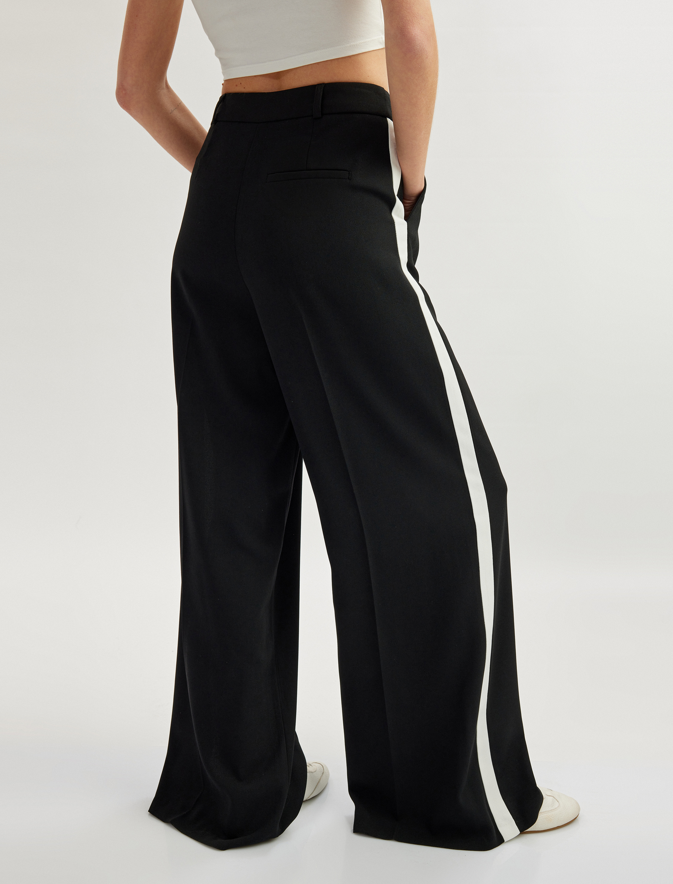   Yanları Şerit Detaylı Cepli Krep Kumaş Yüksek Bel Palazzo Pantolon