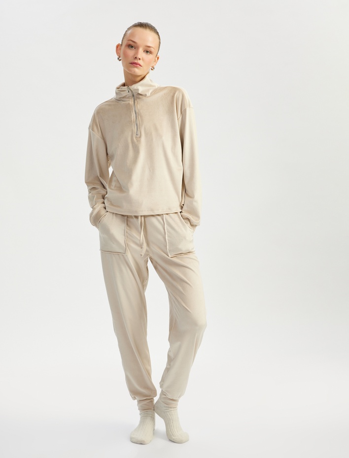  Yarım Fermuar Detaylı Dik Yaka Uzun Kollu Kadife Pijama Üstü