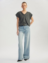 Soluk Efektli Pamuklu Kısa Kap Kol V Yaka Tişört