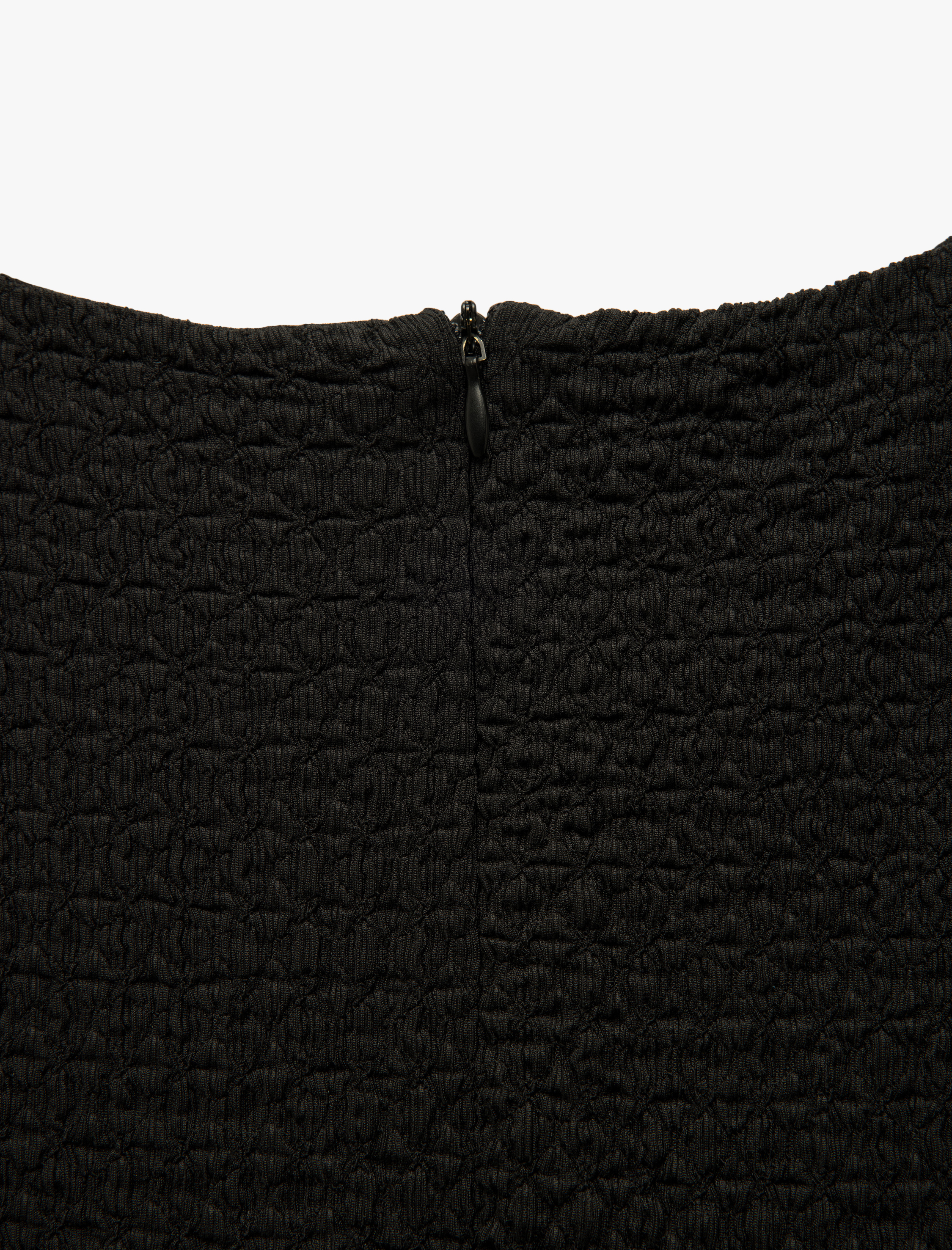   Pencere Detaylı Yuvarlak Yaka Yırtmaçlı Kolsuz Midi Boy Kalem Elbise