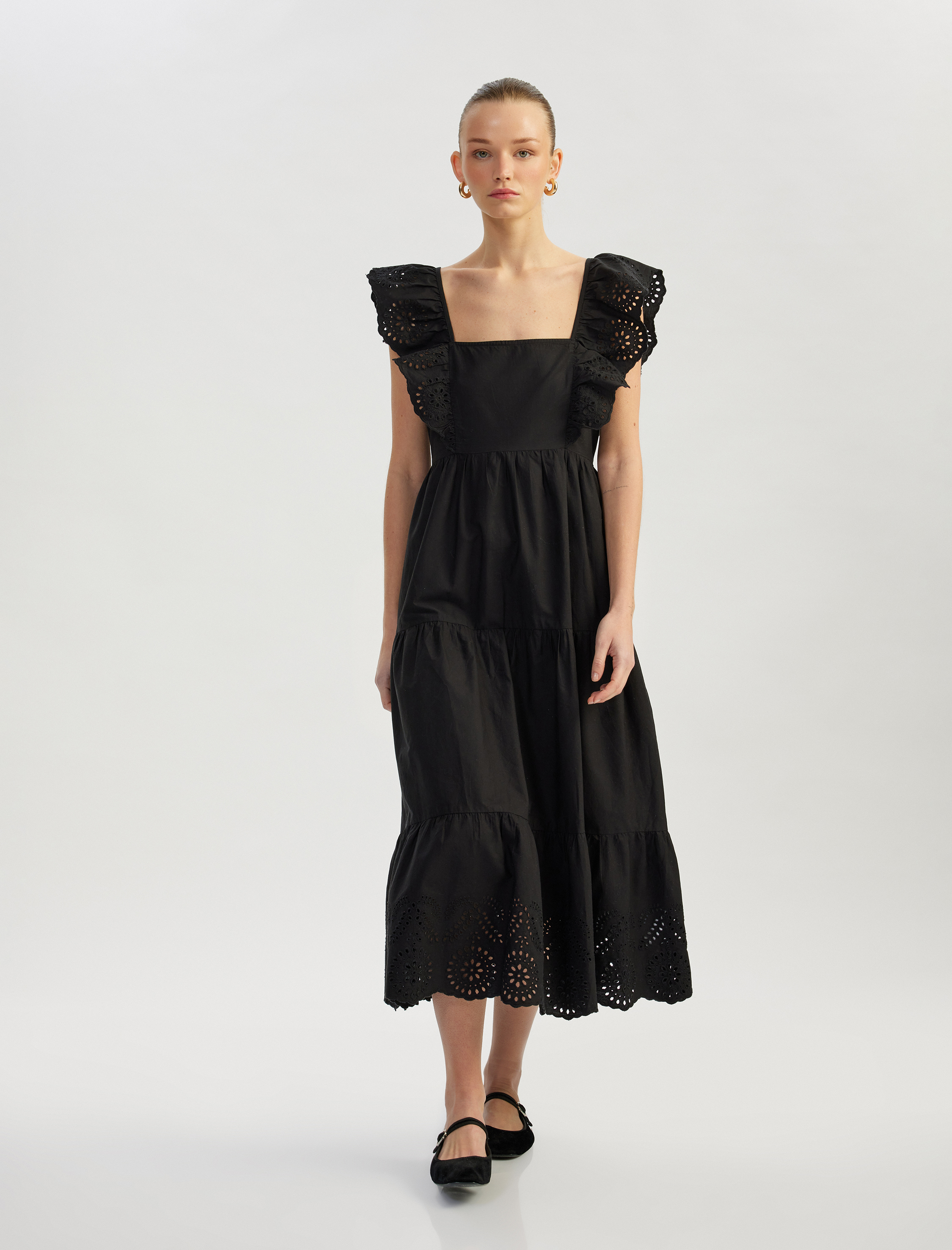   Pamuklu Astarlı Fırfırlı Kare Yaka Midi Boy Fistolu Brodeli Elbise