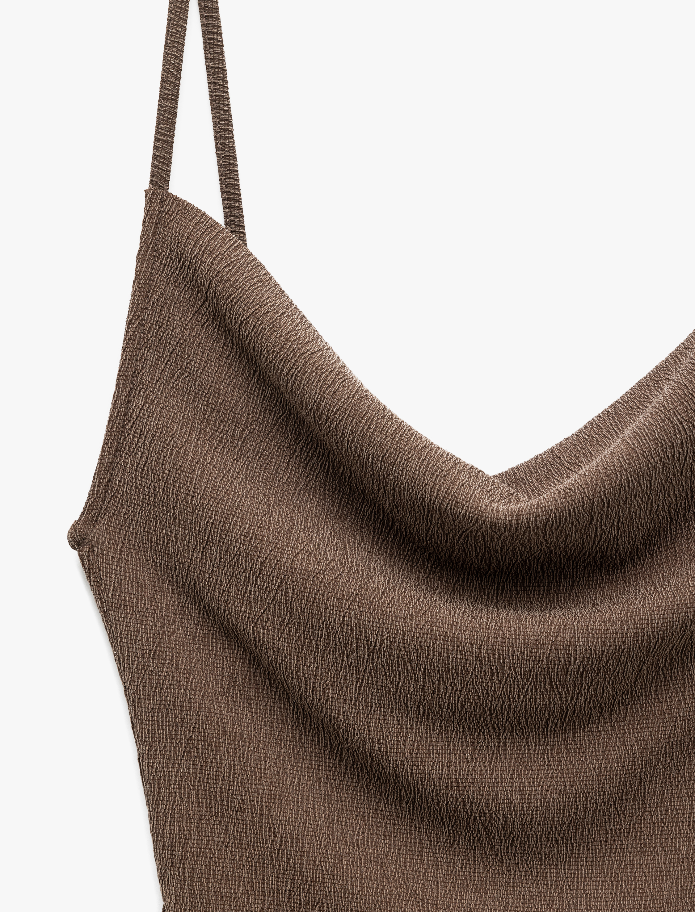   Arkadan Yırtmaç Detaylı Drapeli Dokulu İnce Askılı Midi Boy Elbise