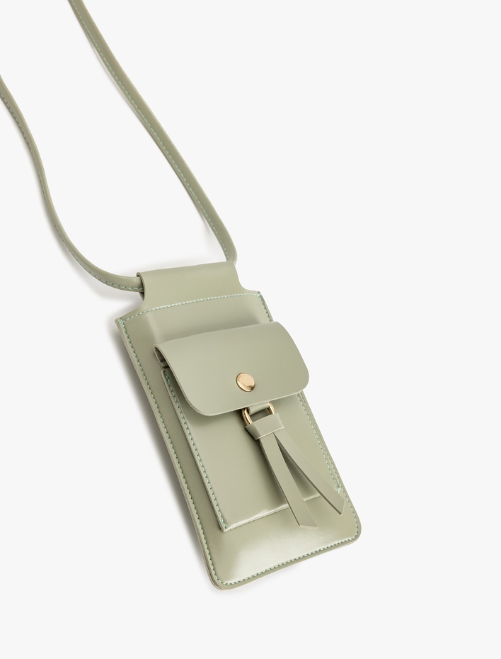 Kadın Metal Aksesuarlı Kapaklı Suni Deri Çapraz Çanta