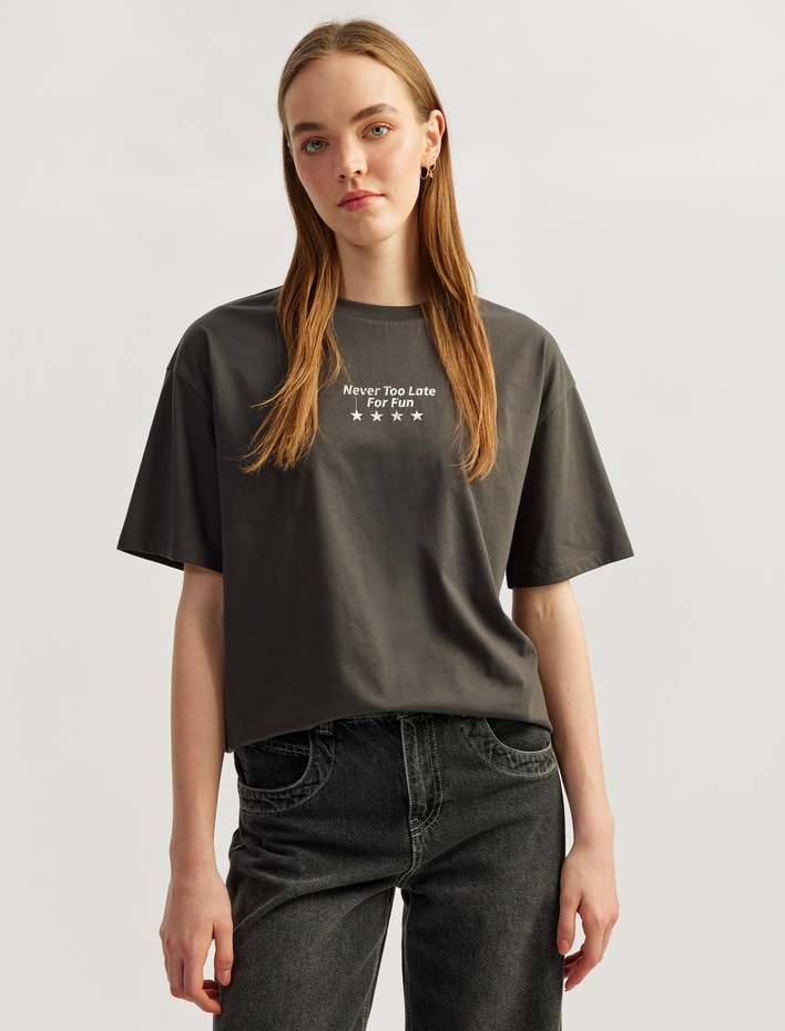  Arkası Baskılı Yıkamalı Bisiklet Yaka Kısa Kollu Oversize Tişört